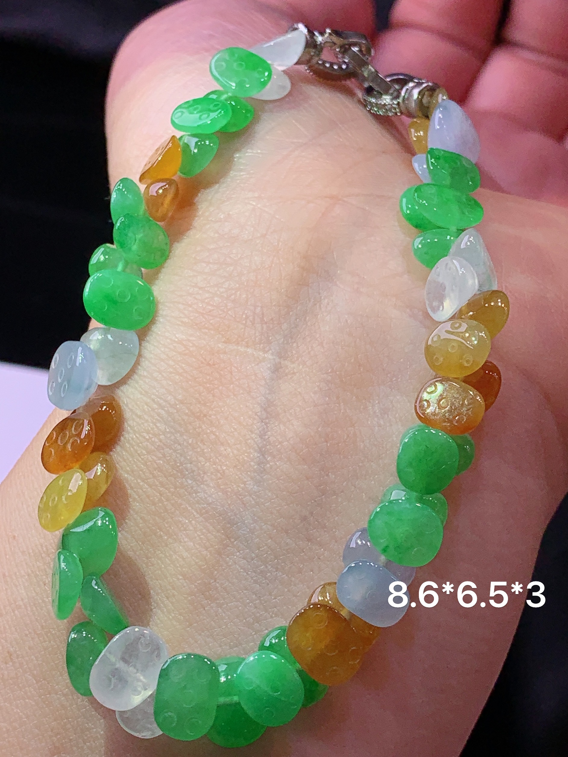 多彩莲蓬手链 玉质细腻 色泽艳丽清新 水润亮眼 整体尺寸8.6*6.5*3w1