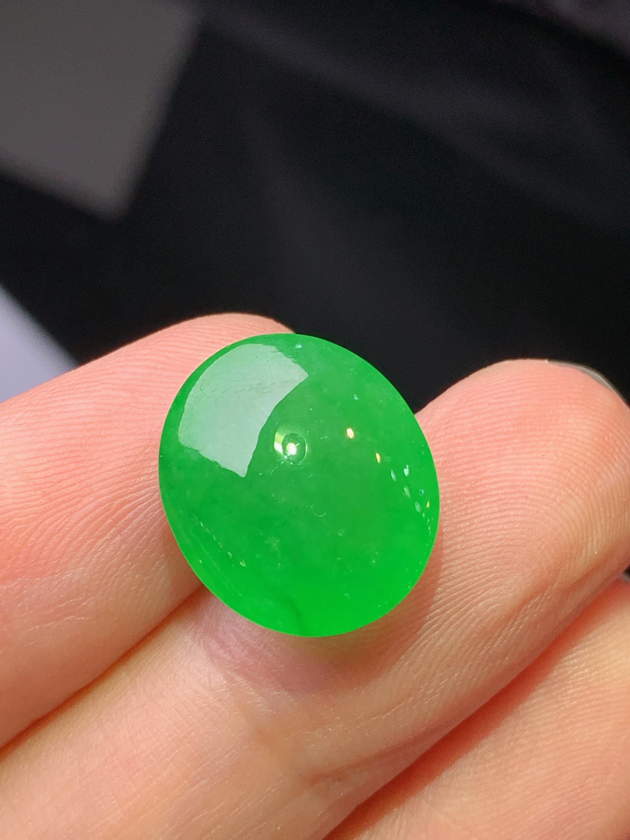 镶嵌款 翠绿蛋面吊坠 玉质细腻 色泽艳丽清新 水润亮眼 整体尺寸14.8*12.8*8m2