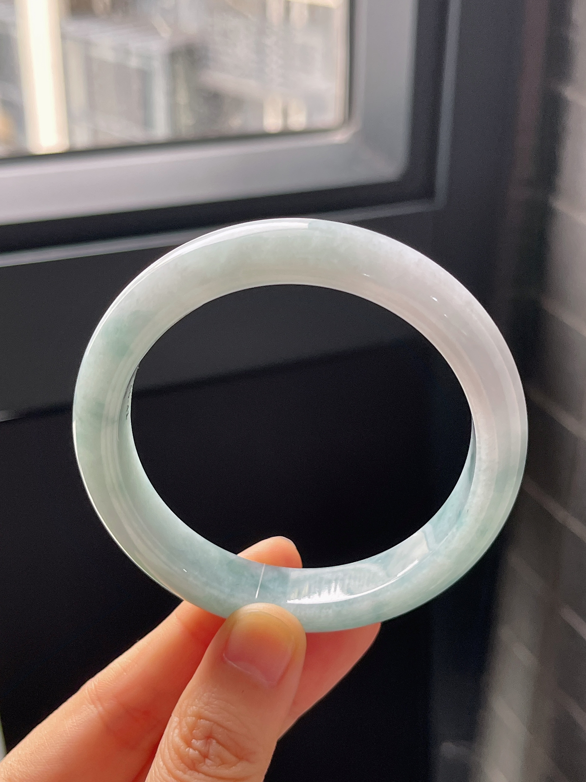 正圈55.8圈口，翡翠糯化种浅蓝色手镯