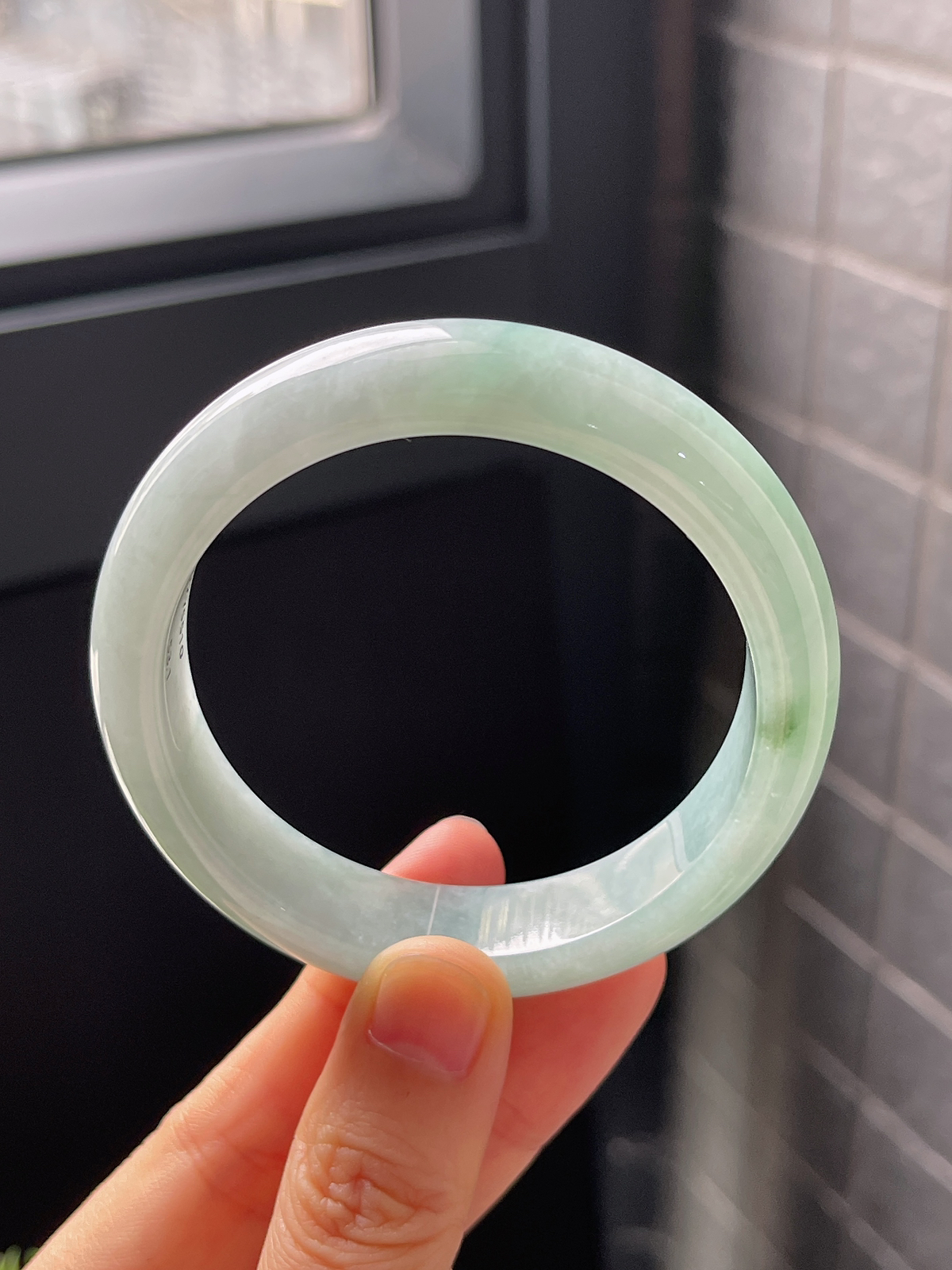 正圈53.1圈口，翡翠糯化种淡绿色手镯