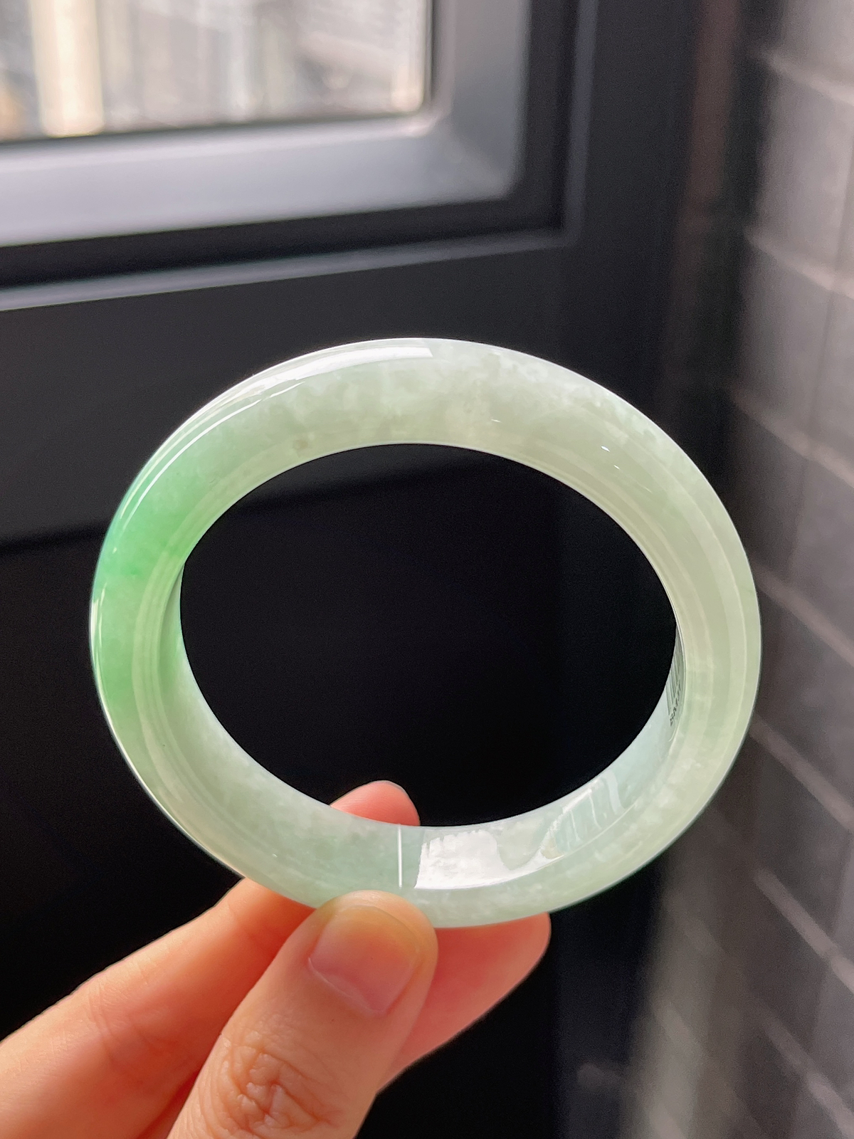 正圈52.3圈口，翡翠糯化种飘绿手镯