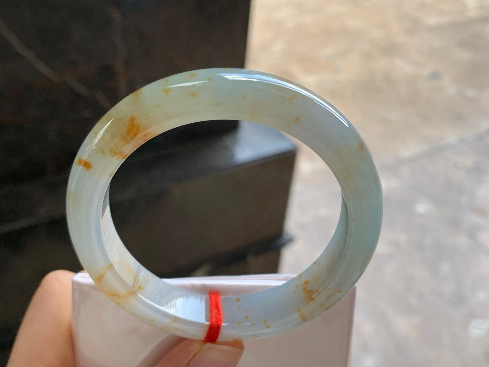 55.5-12.2-8.6

撒金手镯^_^玉质温润 细腻