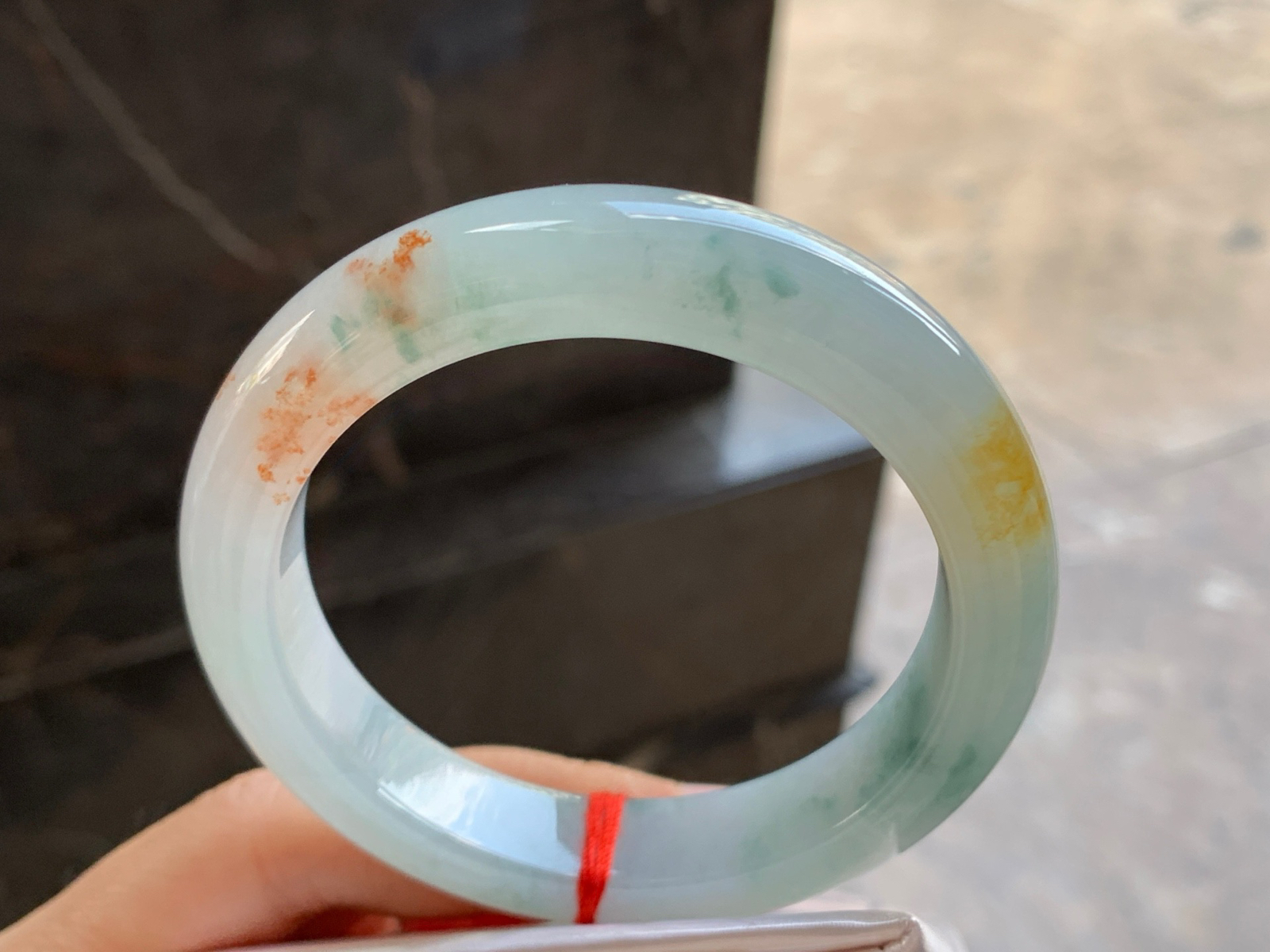 56.5-12.4-9.5

撒金手镯^_^玉质温润 细腻清新