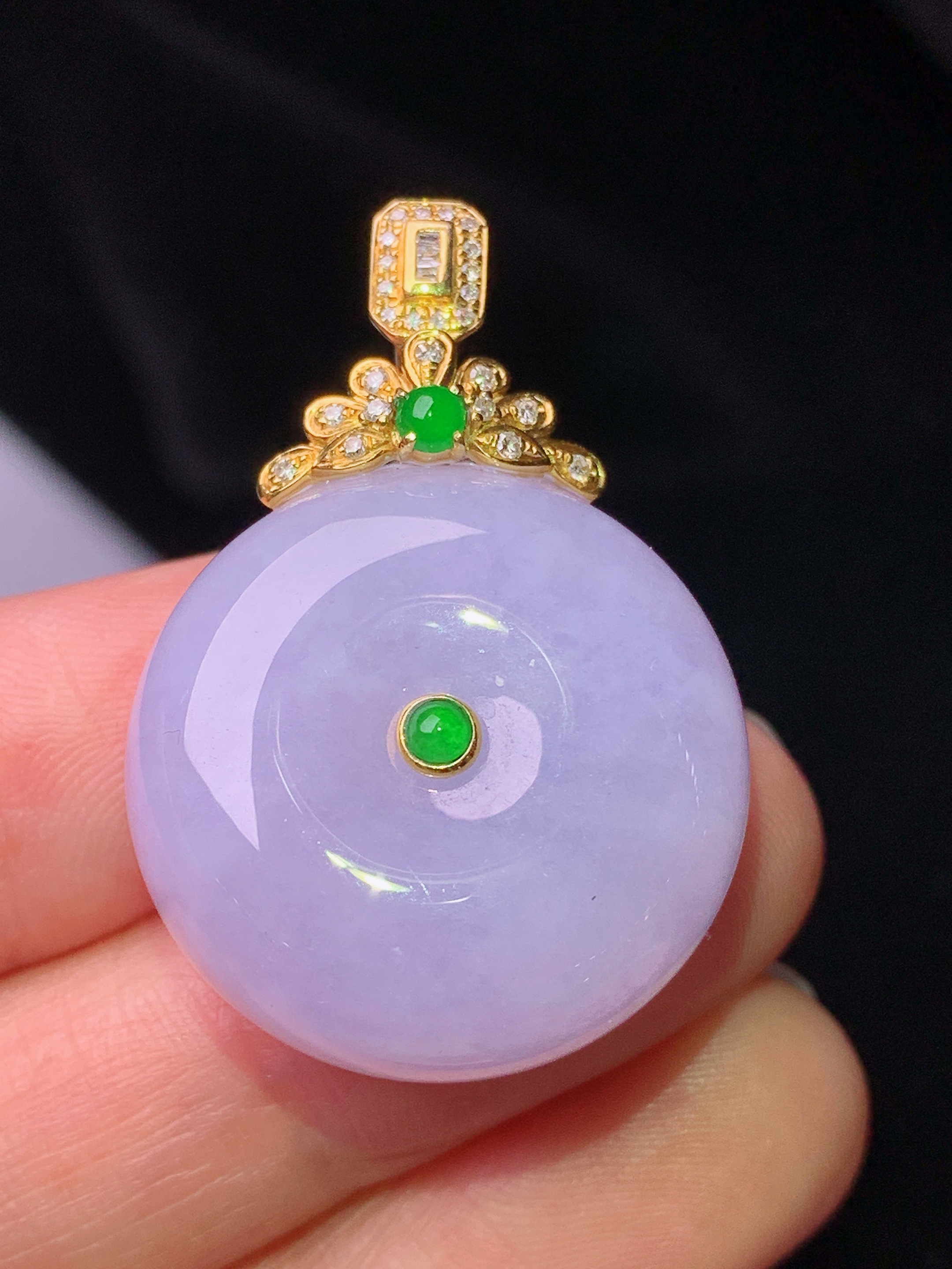 18k金钻镶嵌紫罗兰平安扣吊坠 玉质细腻 色泽艳丽清新 水润亮眼 整体尺寸34*23*11.5b1