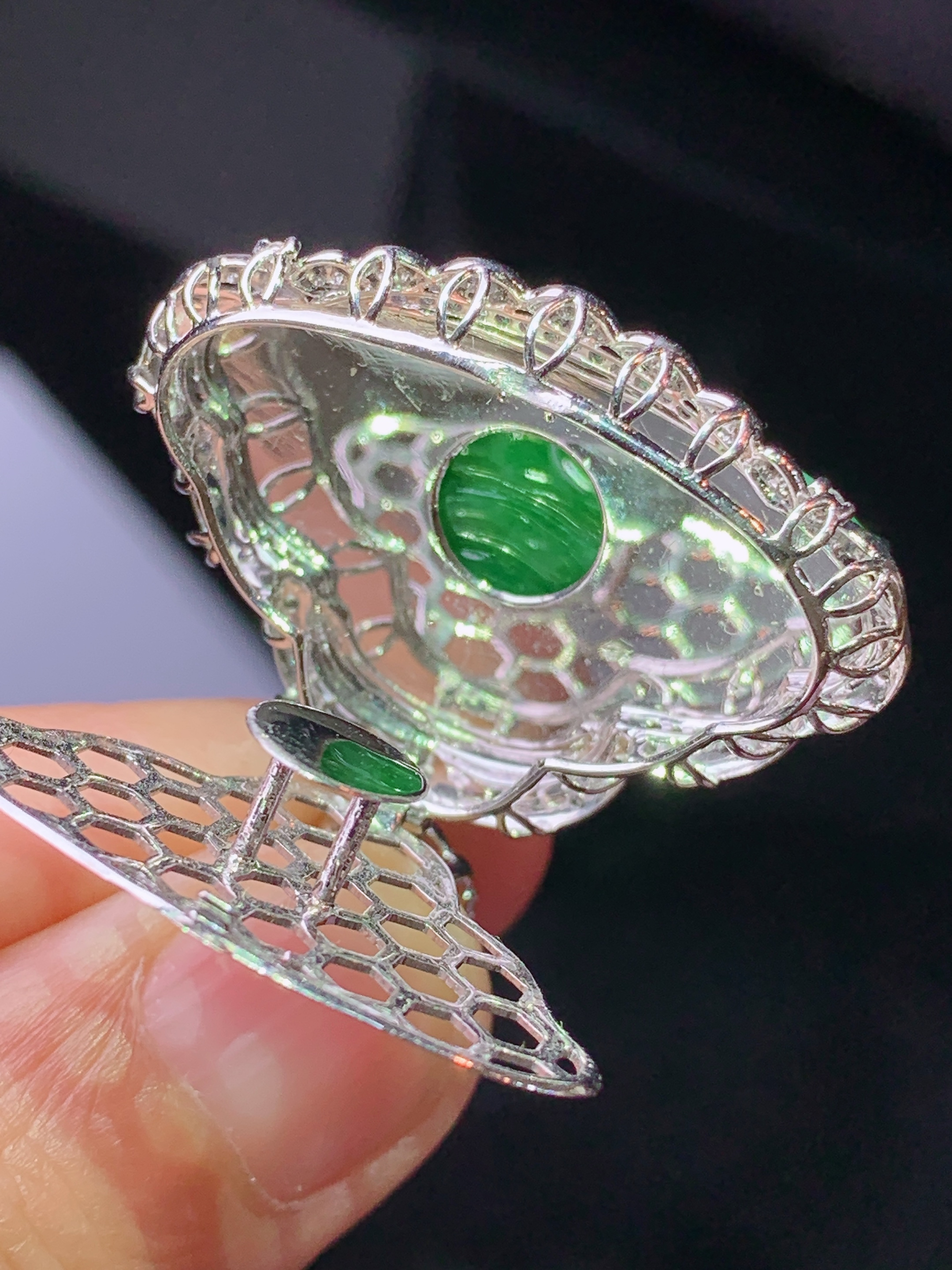 18k金钻镶嵌翠绿佛公吊坠 玉质细腻 色泽艳丽清新 水润亮眼 整体尺寸31.8*32*10m2