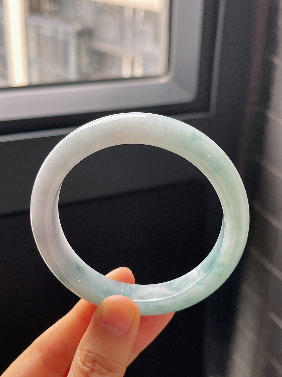 正圈55.8圈口，翡翠糯化种浅蓝色手镯