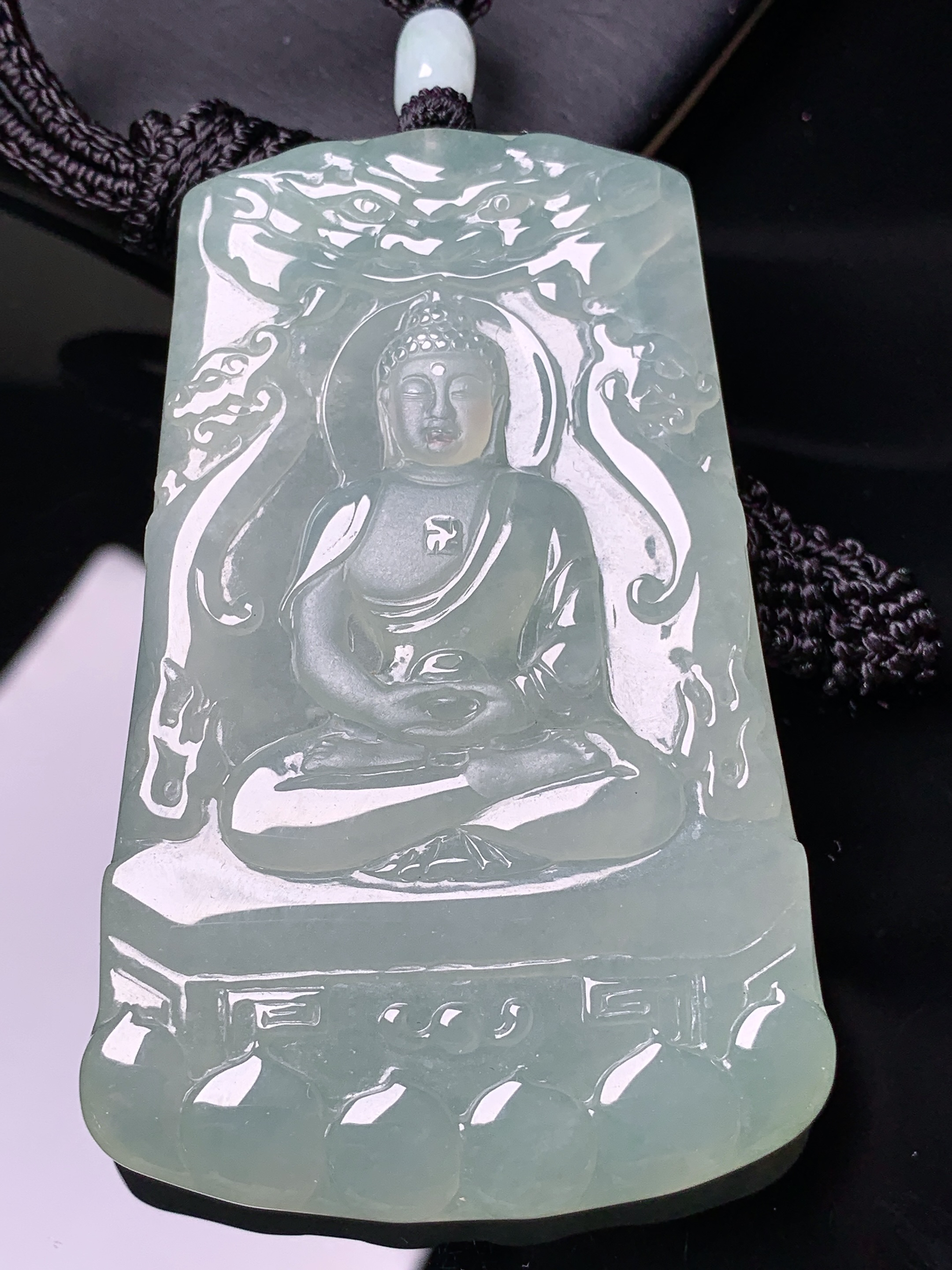 冰种大日如来佛祖吊坠 玉质细腻 色泽艳丽清新 水润亮眼 整体尺寸67.5*44.2*5.8L1