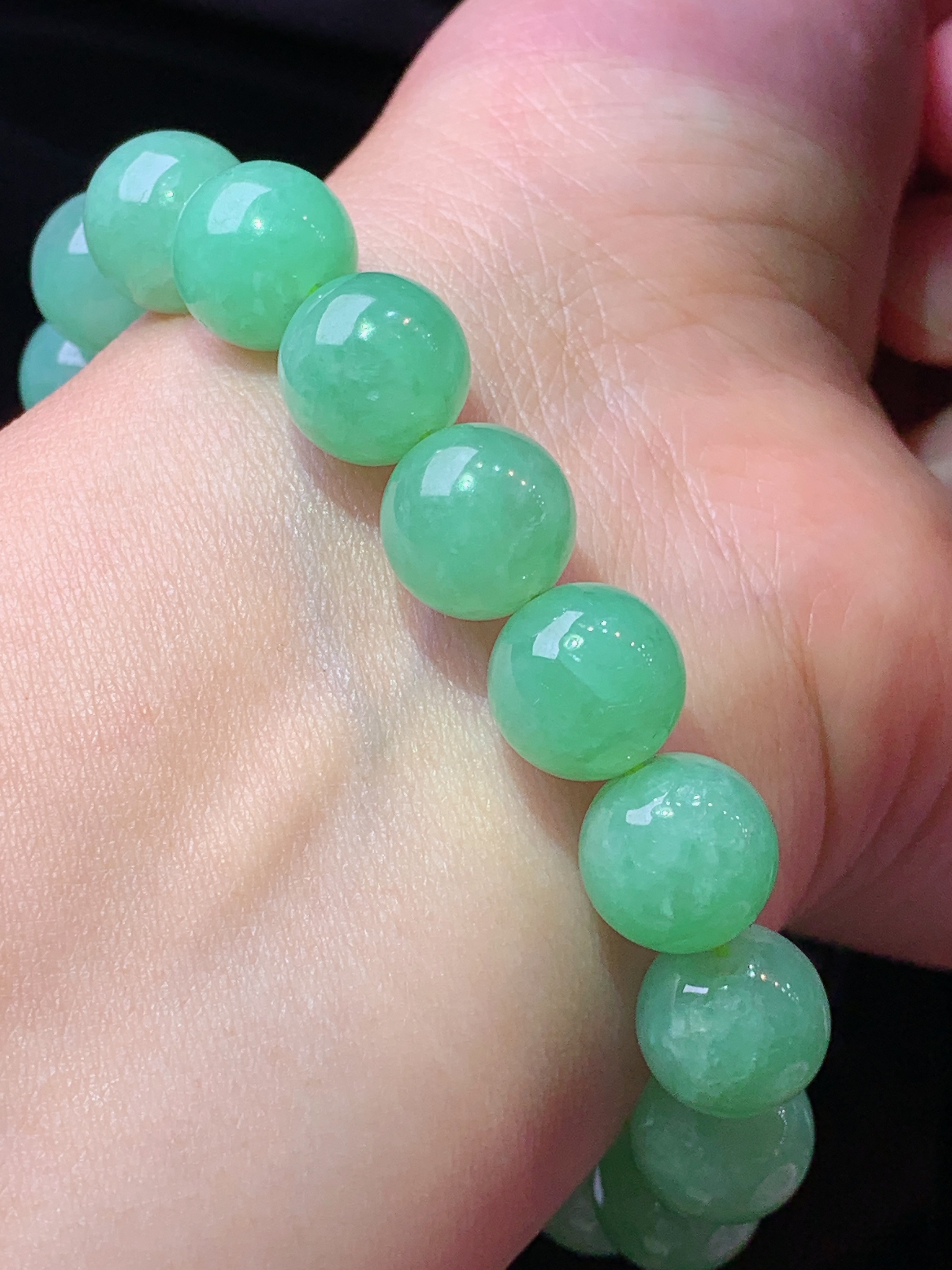 浅绿圆珠手链 玉质细腻 色泽艳丽清新 水润亮眼 整体尺寸11h3