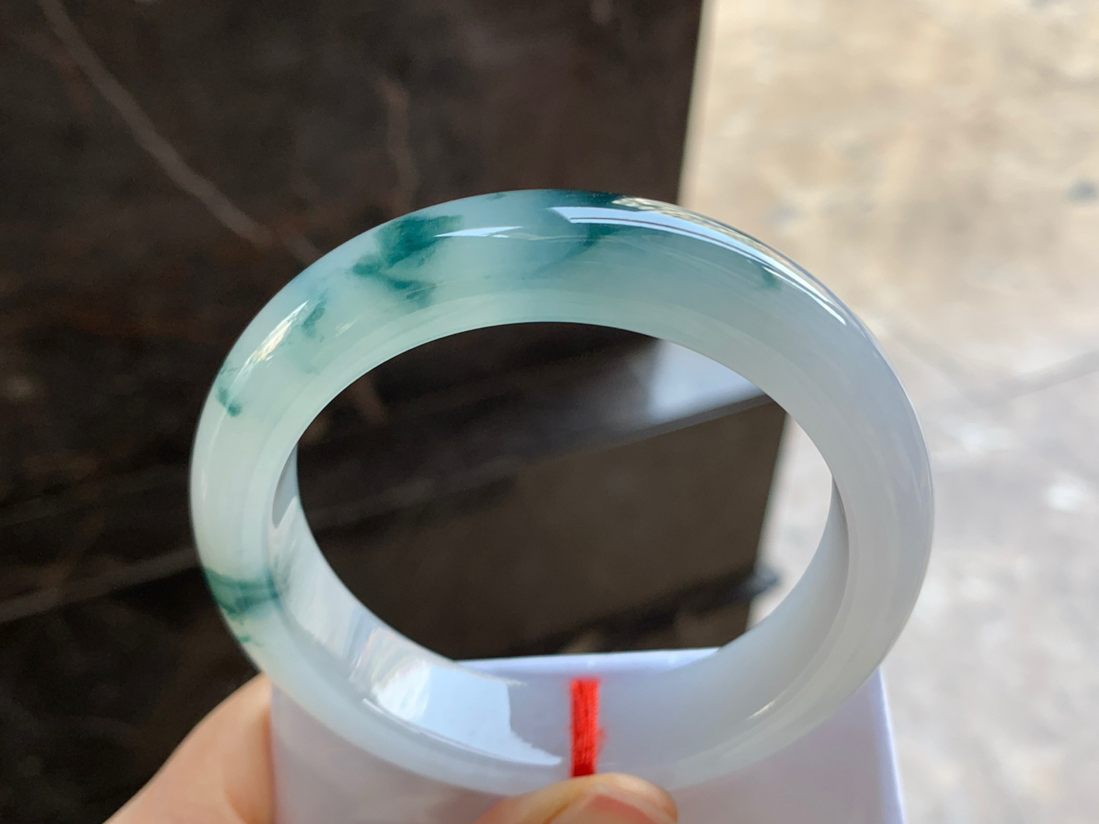 56.5-14-9.2

蓝花手镯^_^玉质温润 细腻