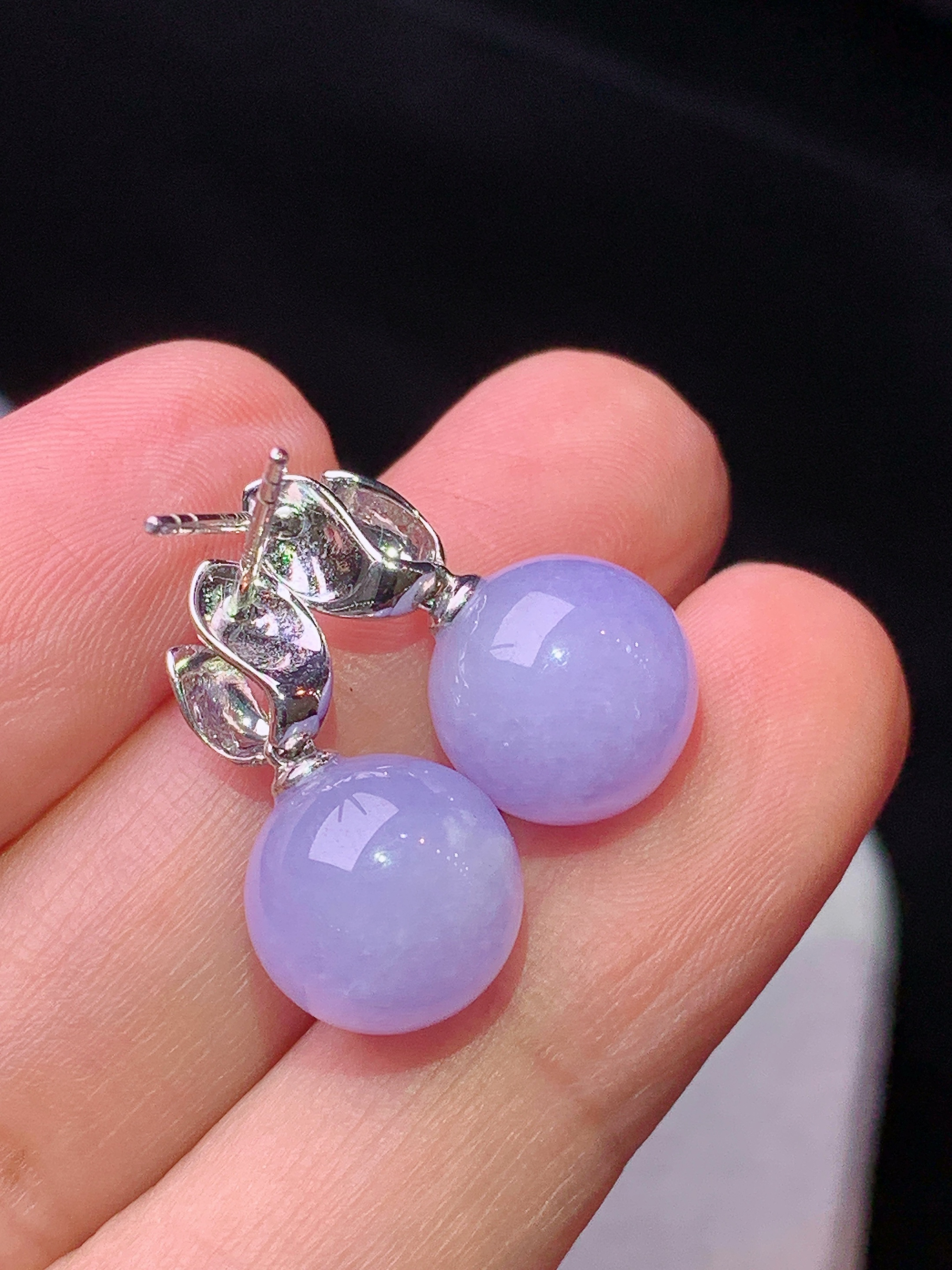 18k金钻镶嵌紫罗兰圆珠耳坠 玉质细腻 色泽艳丽清新 水润亮眼 整体尺寸20.2*10.5b1