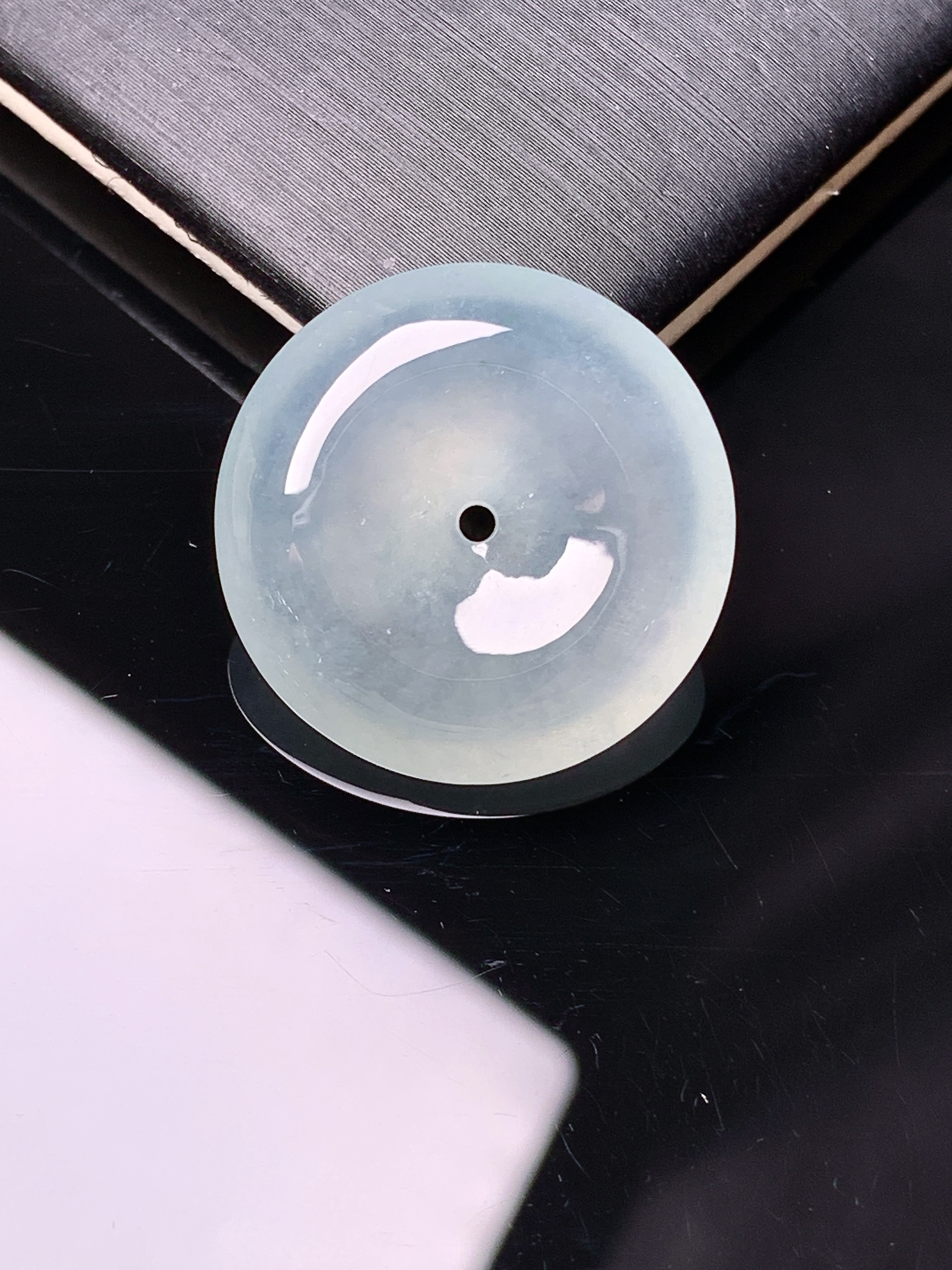 冰种平安扣吊坠 玉质细腻 色泽艳丽清新 水润亮眼 整体尺寸22.2*5.6c1