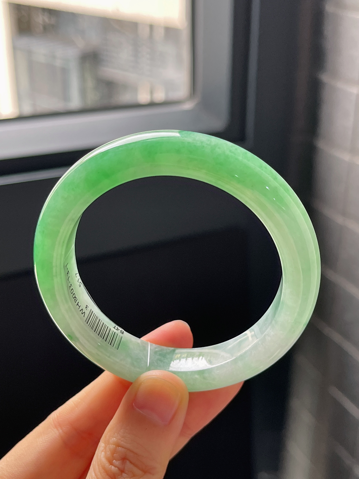 正圈51.7圈口，翡翠冰糯种飘绿手镯