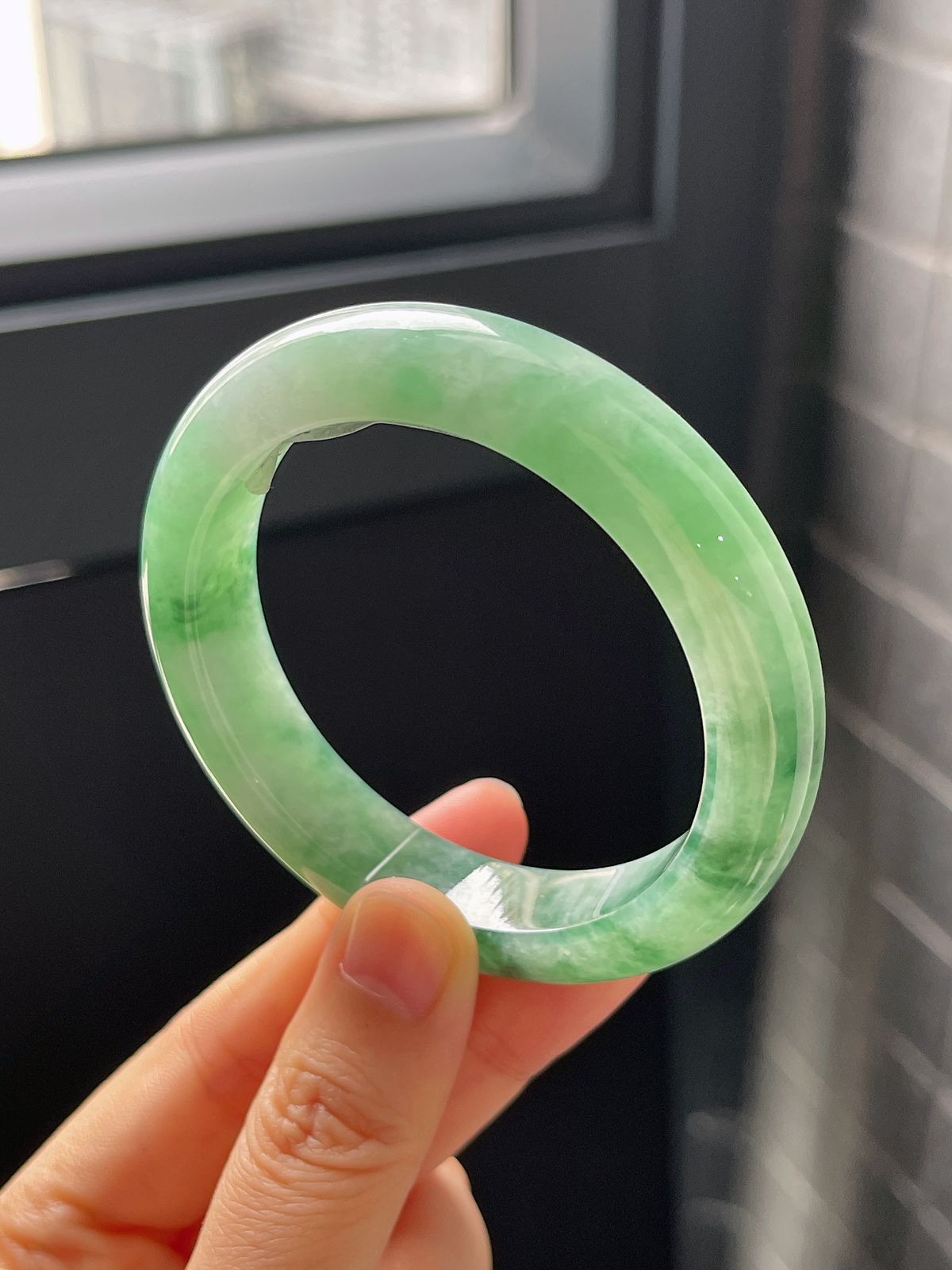 正圈52.7圈口，翡翠糯化种飘绿手镯