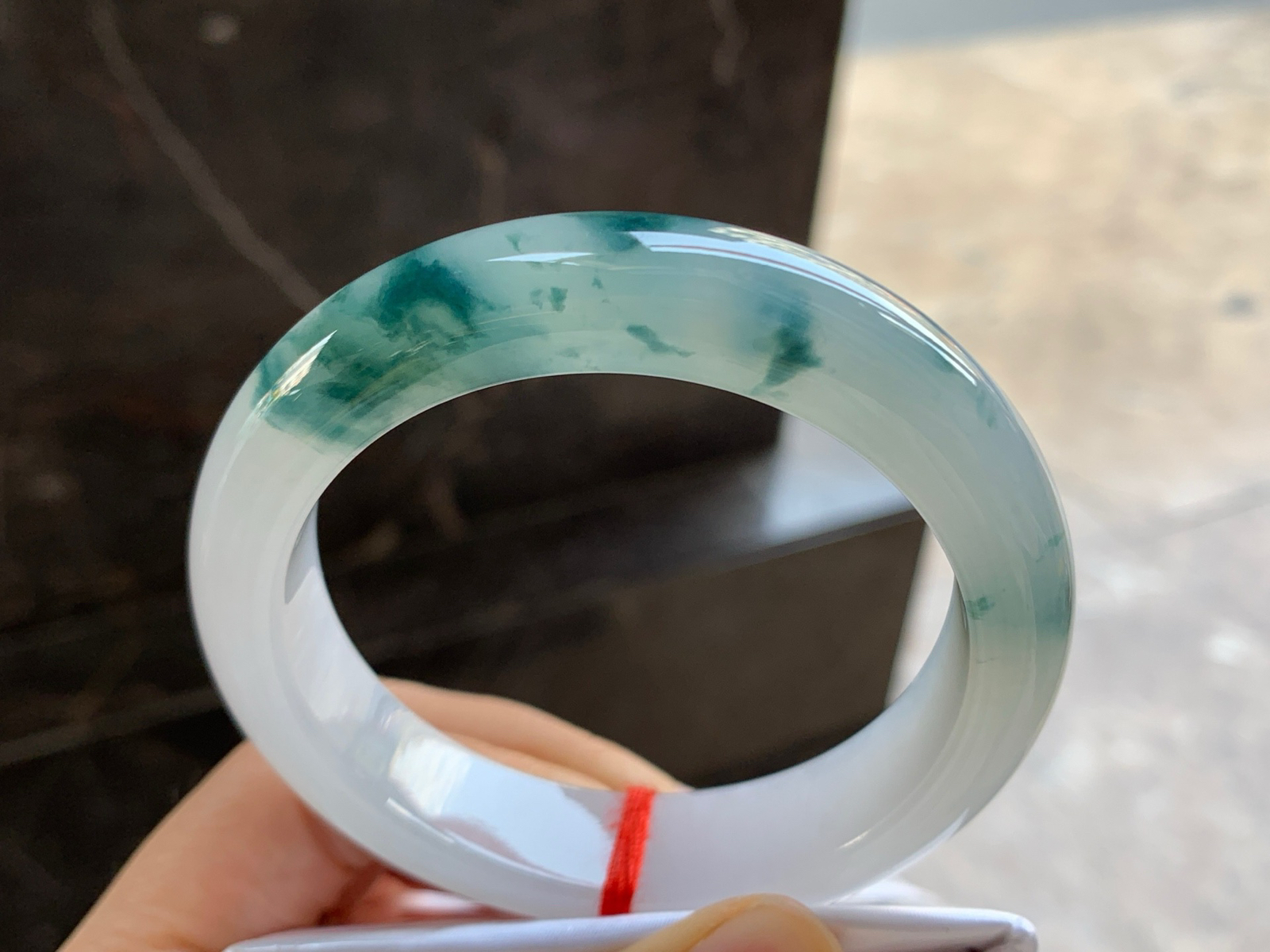 56.5-14-9.2

蓝花手镯^_^玉质温润 细腻