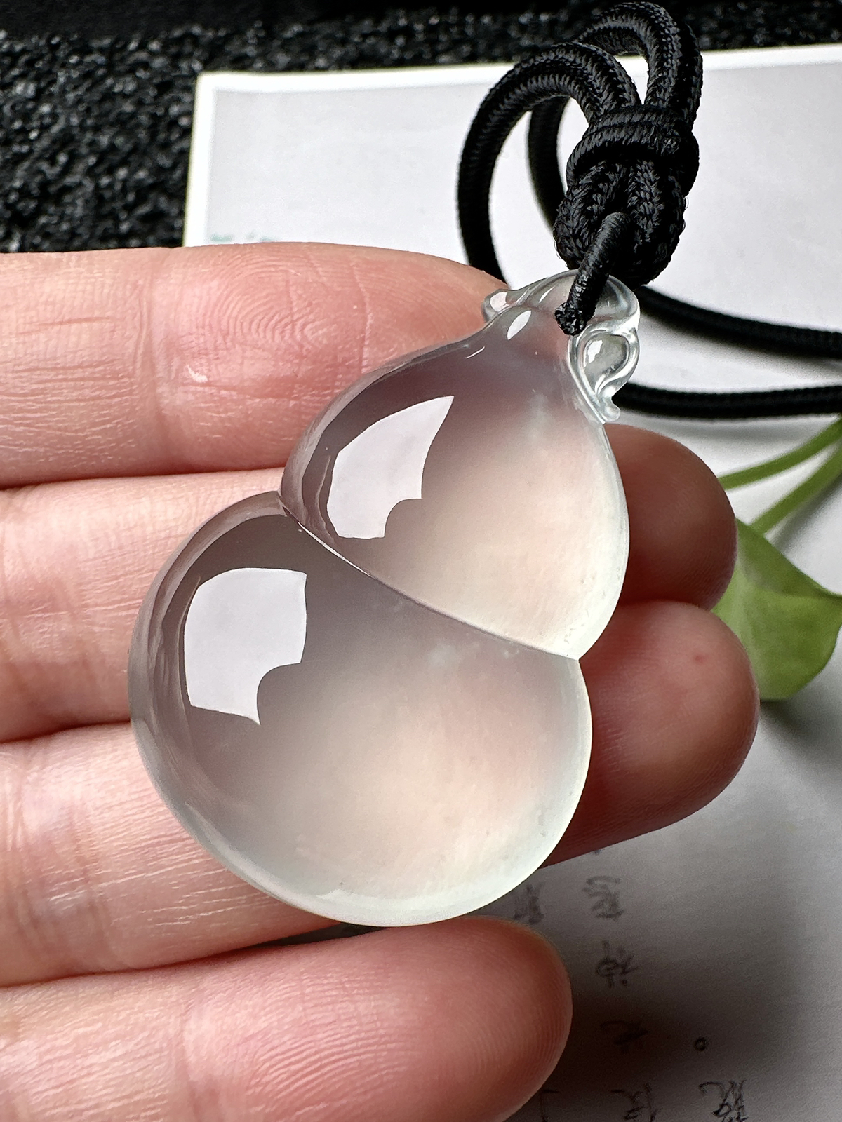 【玻璃种大葫芦吊坠】巨无霸尺寸，质地细腻清爽，荧光感强烈，荧光感强烈，收藏品质