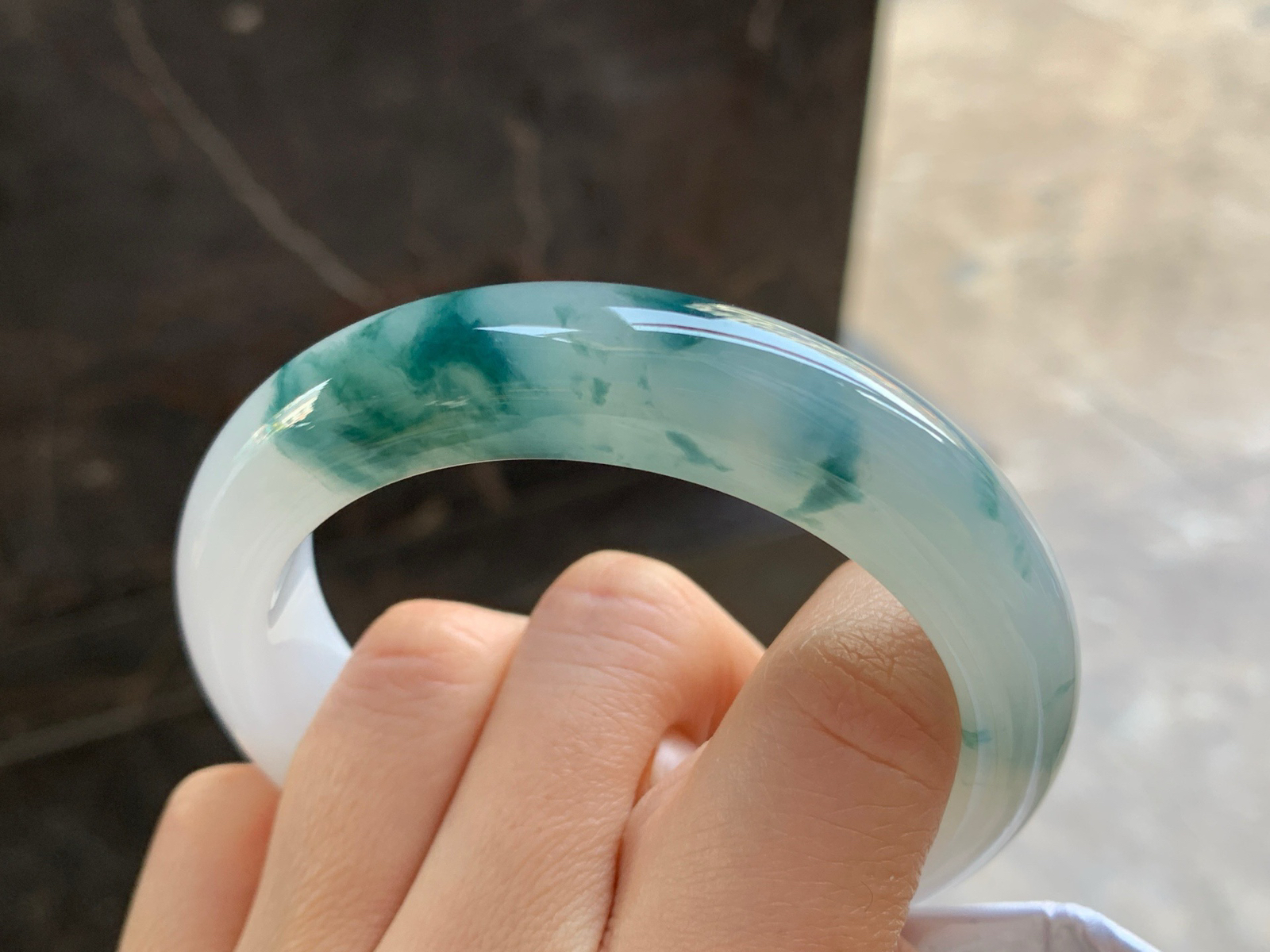 56.5-14-9.2

蓝花手镯^_^玉质温润 细腻