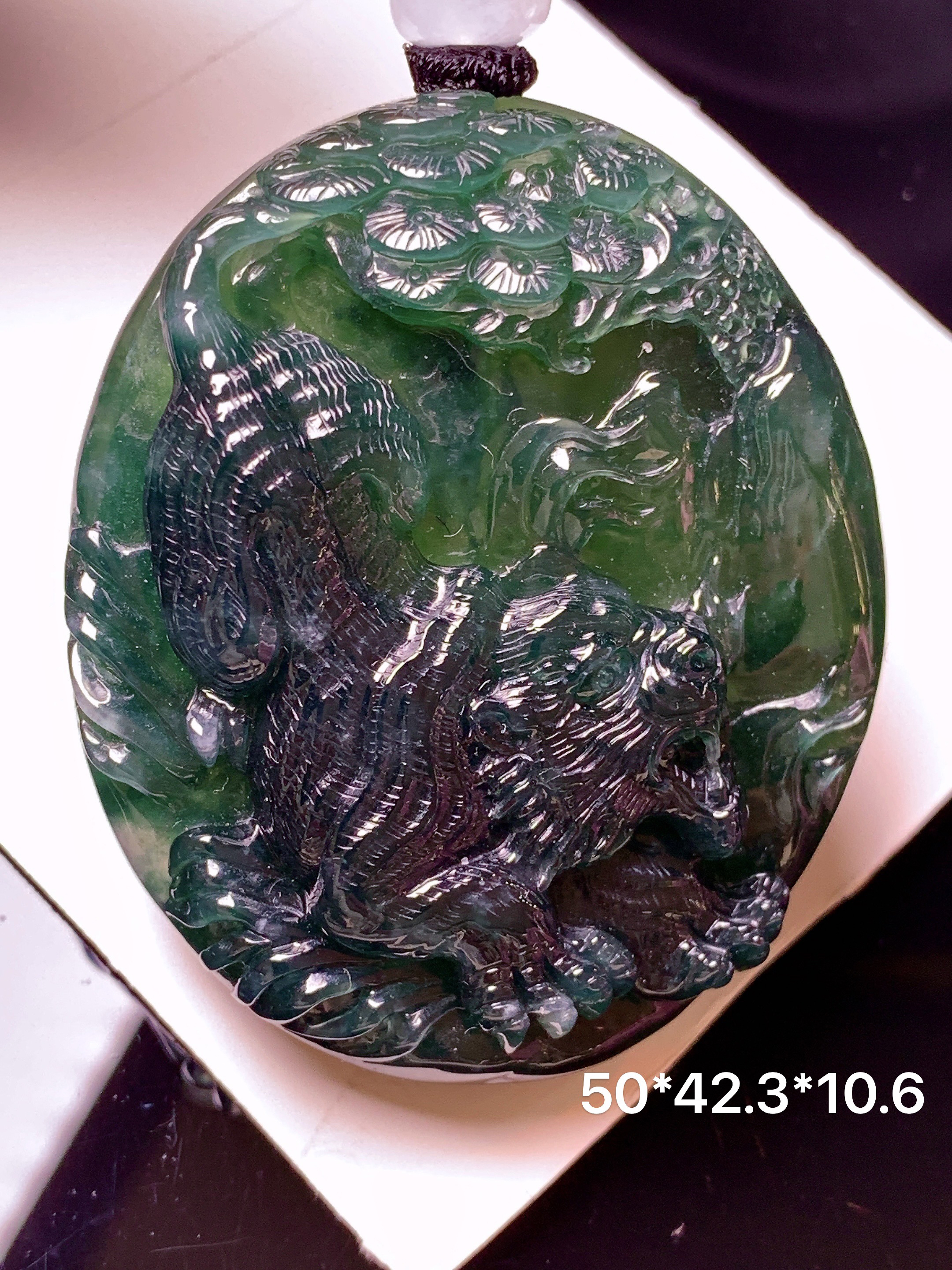 墨绿貔貅吊坠 玉质细腻 色泽艳丽清新 水润亮眼 整体尺寸50*42.3*10.6L1