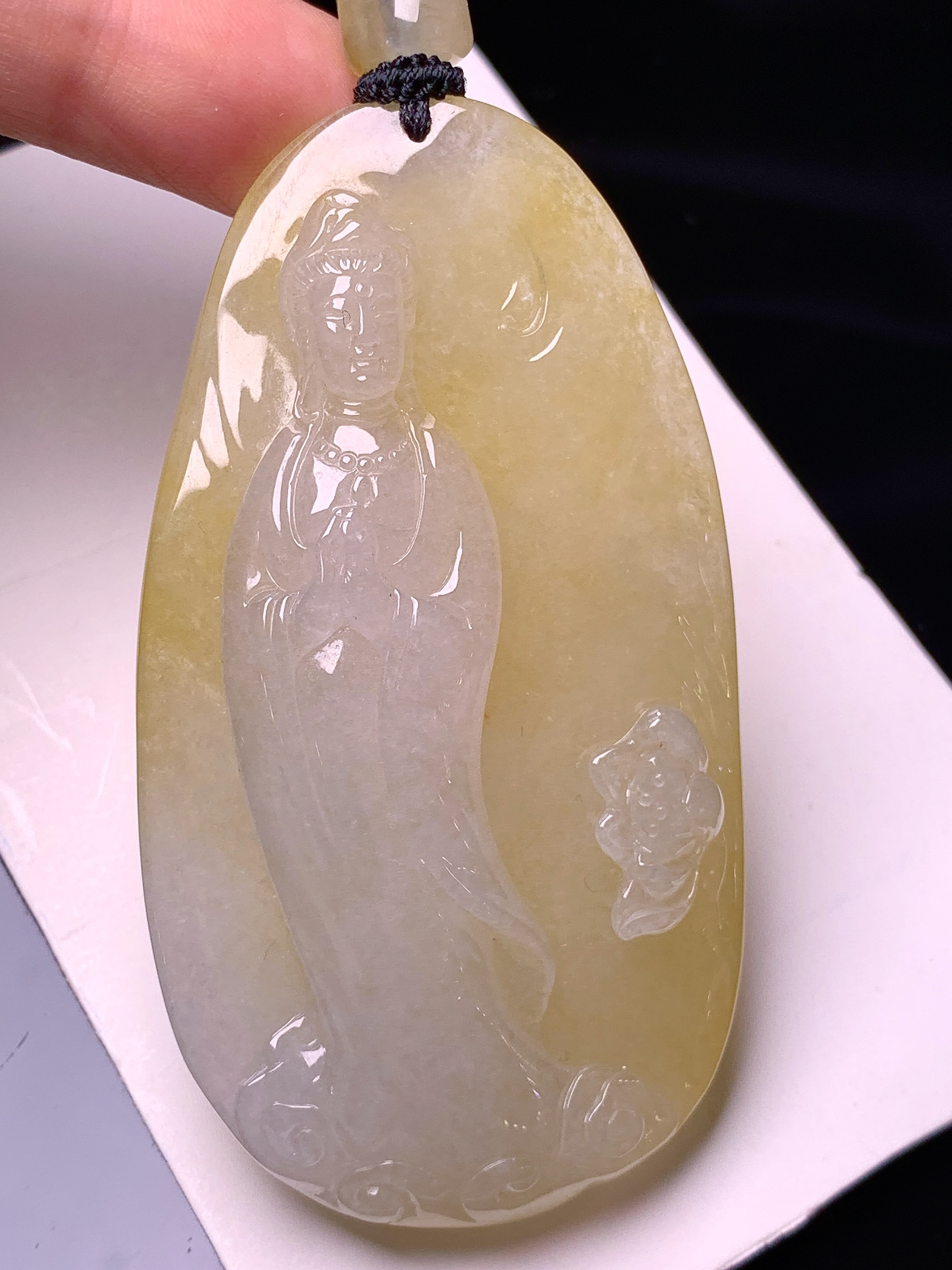 黄翡观音菩萨吊坠 玉质细腻 色泽艳丽清新 水润亮眼 整体尺寸70*39*10.2L1