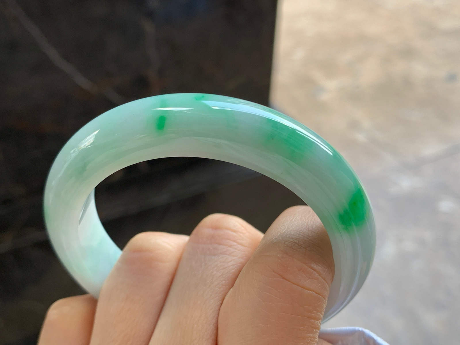 55.5-12.8-9.2

带色手镯^_^细腻