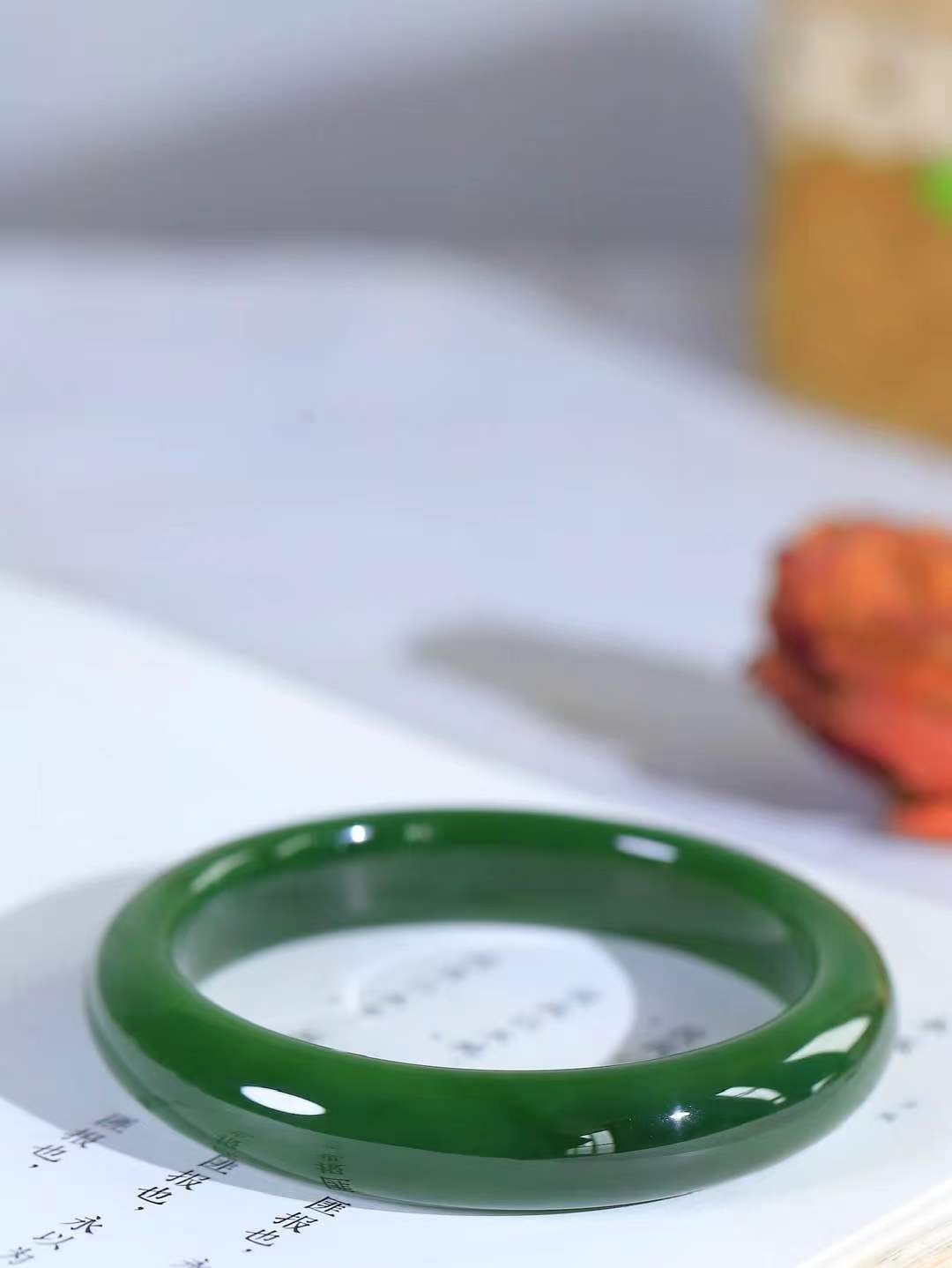 【碧波流转·手镯】

精品️和田玉碧玉手镯，玉质，细腻温润，手感舒适，️线条流畅，简约大气，