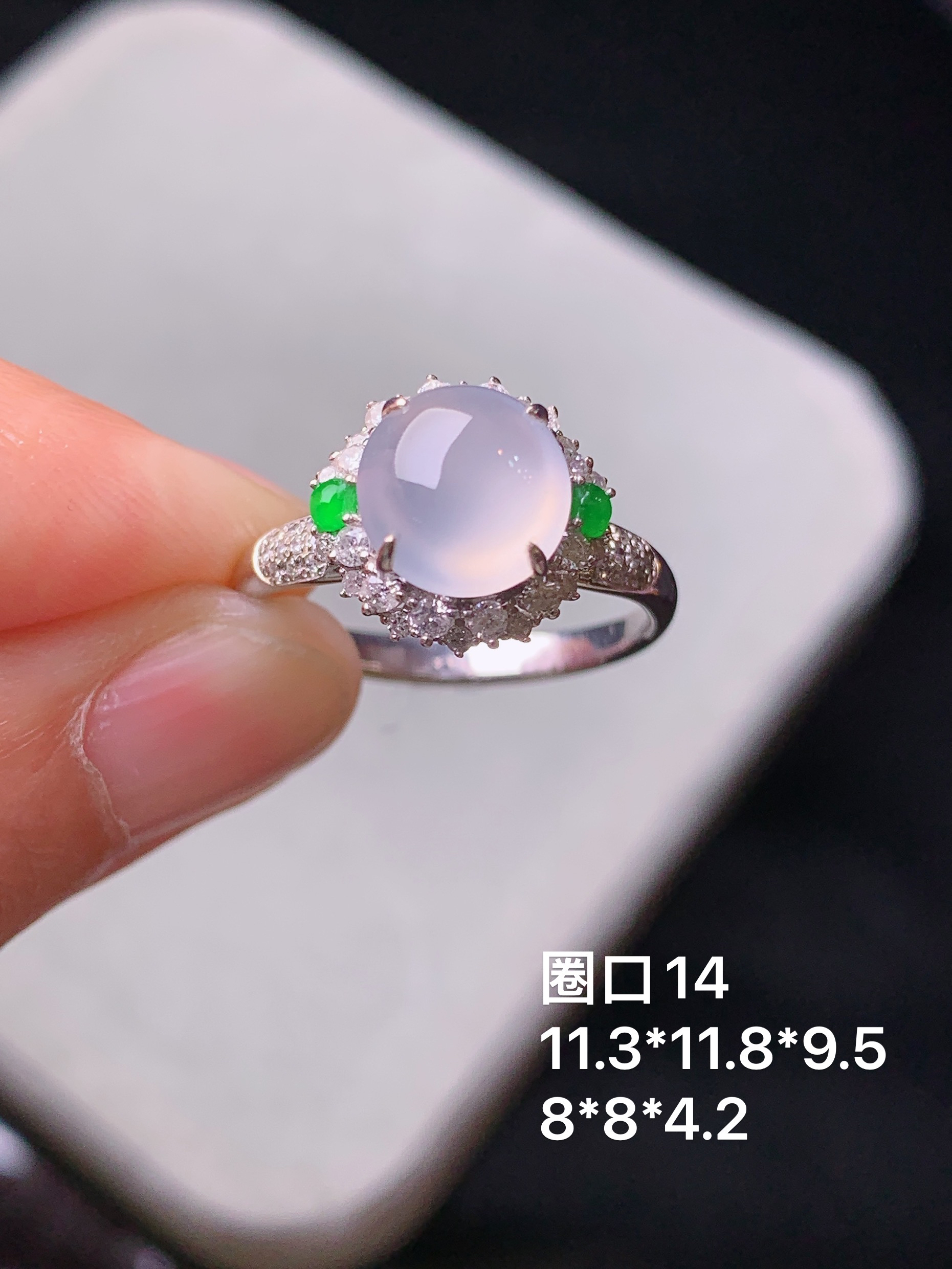 18k金钻镶嵌冰种蛋面戒指 玉质细腻 色泽艳丽清新 水润亮眼 圈口14 整体尺寸11.3*11.8*9.5t1