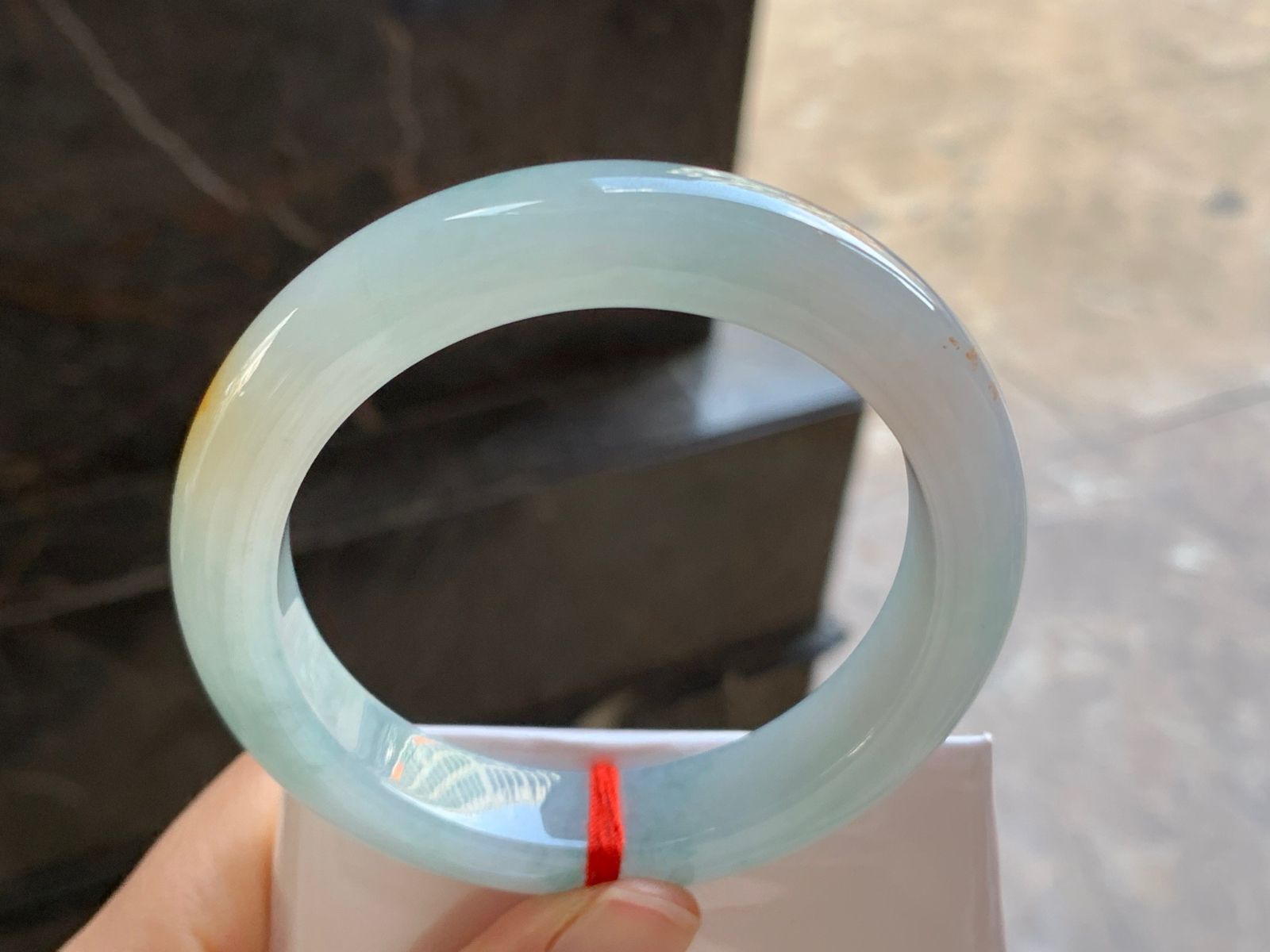 56.5-12.4-9.5

撒金手镯^_^玉质温润 细腻清新