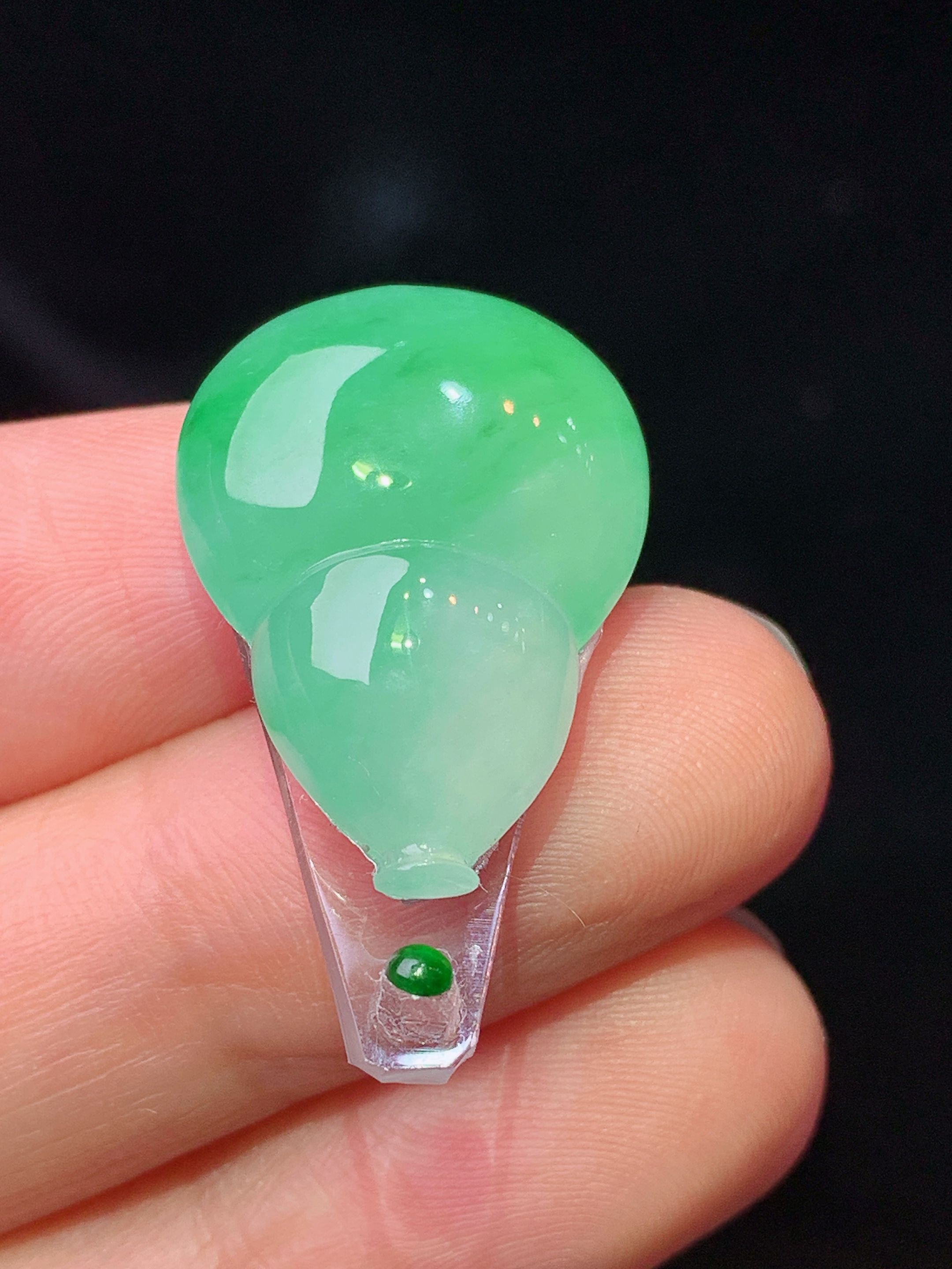 镶嵌款 翠绿葫芦吊坠 玉质细腻 色泽艳丽清新 水润亮眼 整体尺寸22.8*16.8*6*2x