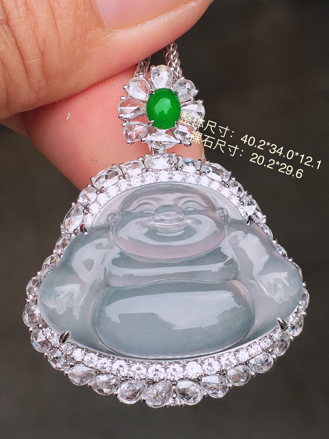 冰种佛公吊坠，玉质细腻，荧光感超
强，饱满圆润，尽显优雅气质，18k
金豪华镶嵌