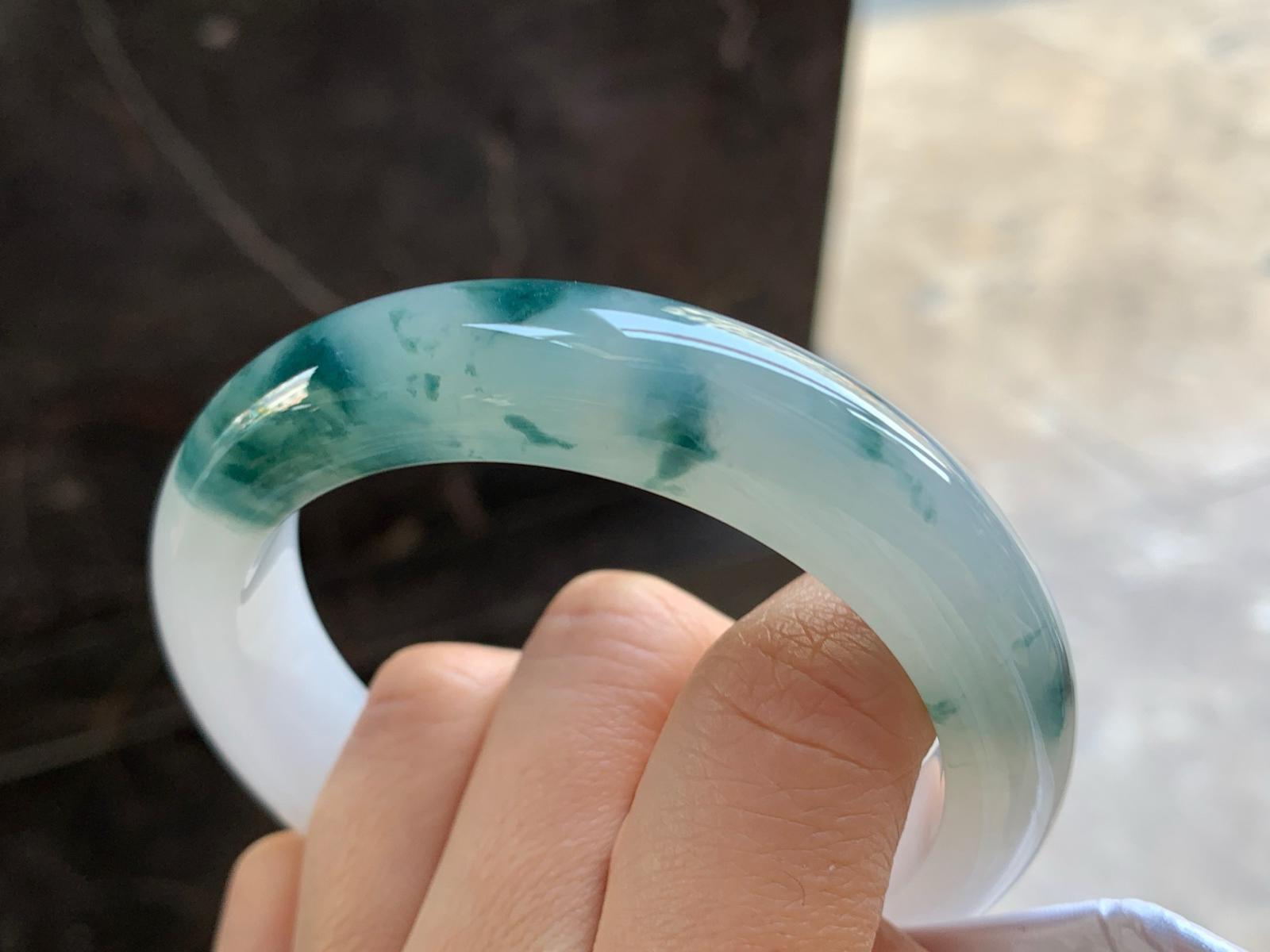 56.5-14-9.2

蓝花手镯^_^玉质温润 细腻