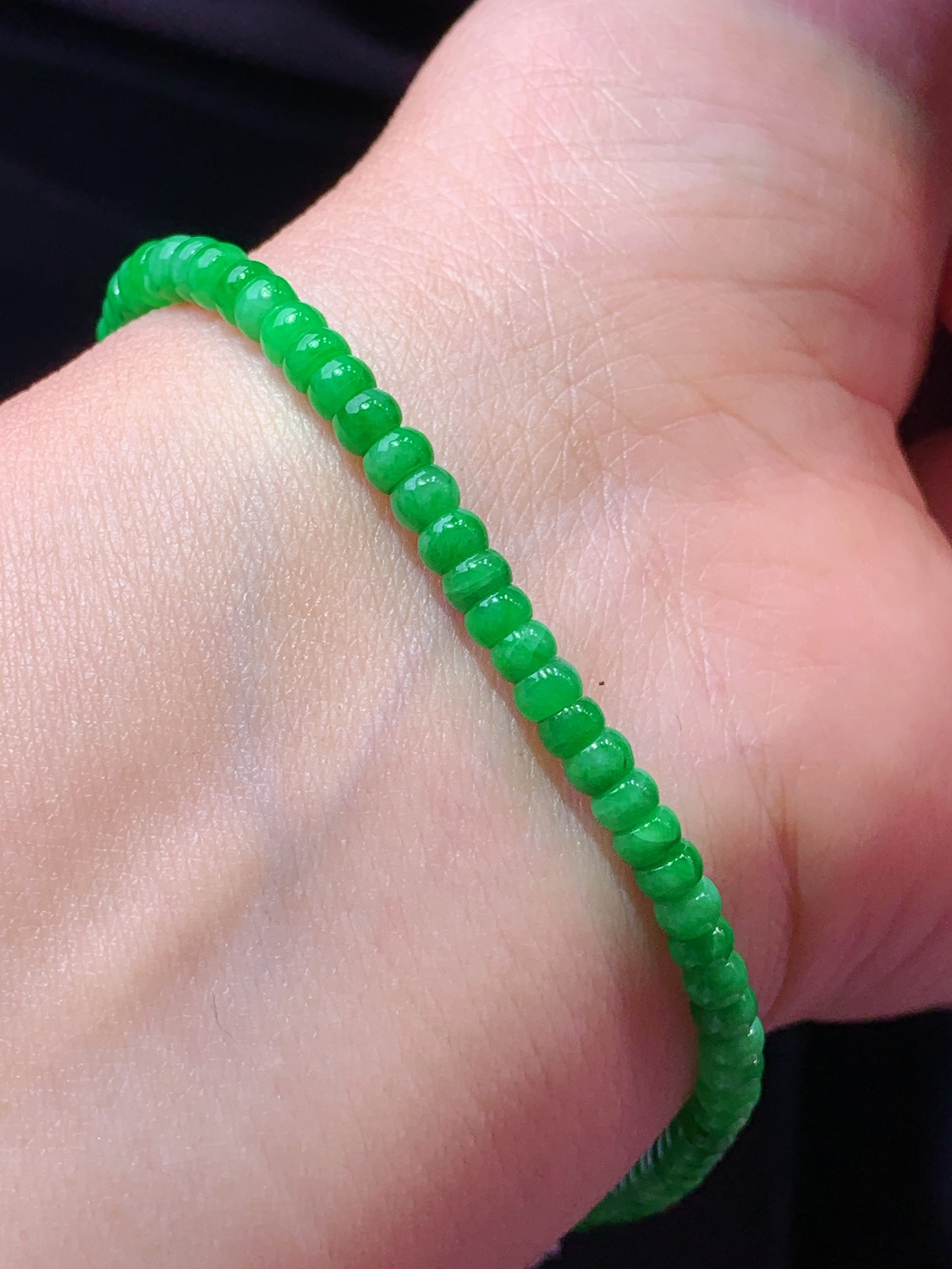 满绿算盘珠吊坠 玉质细腻 色泽艳丽清新 水润亮眼 整体尺寸3.8*2.3h3