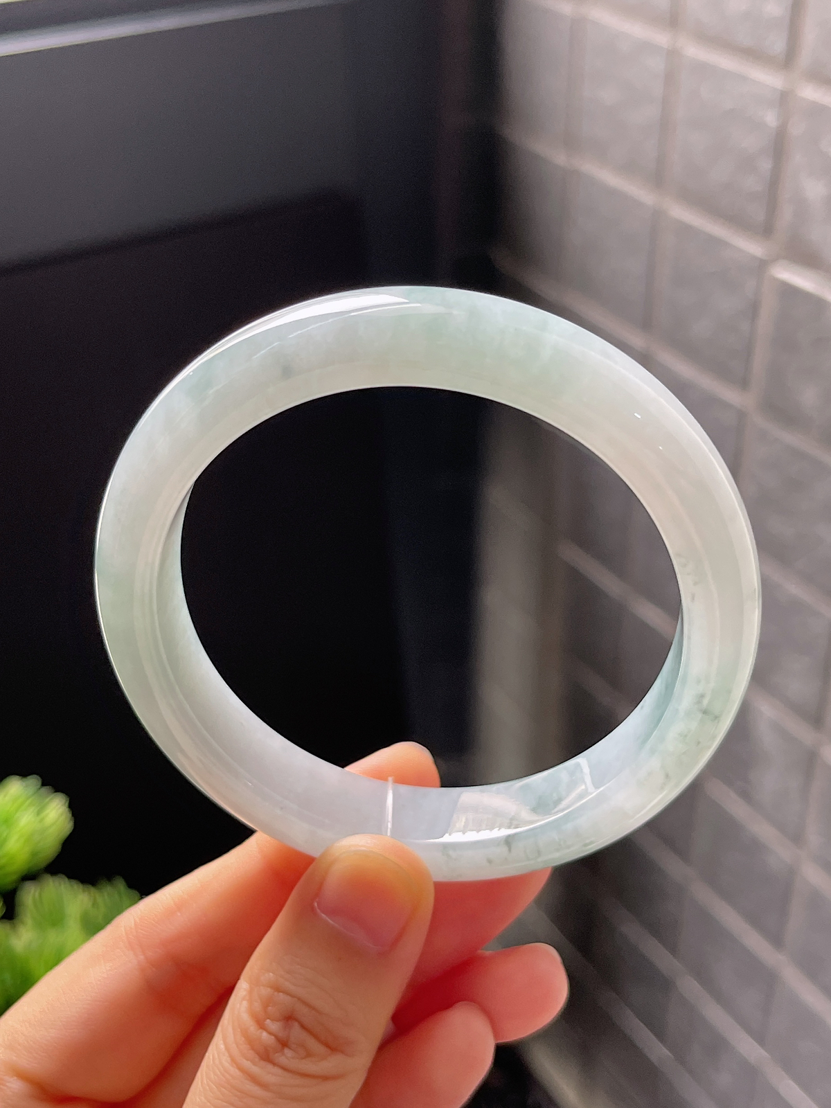 正圈57圈口，翡翠冰糯种飘花手镯