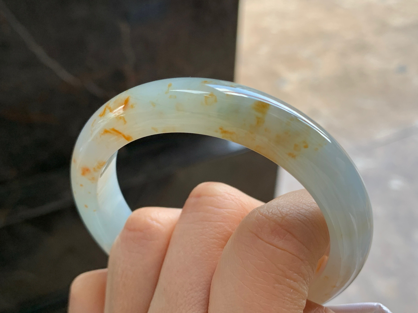 55.5-12.2-8.6

撒金手镯^_^玉质温润 细腻