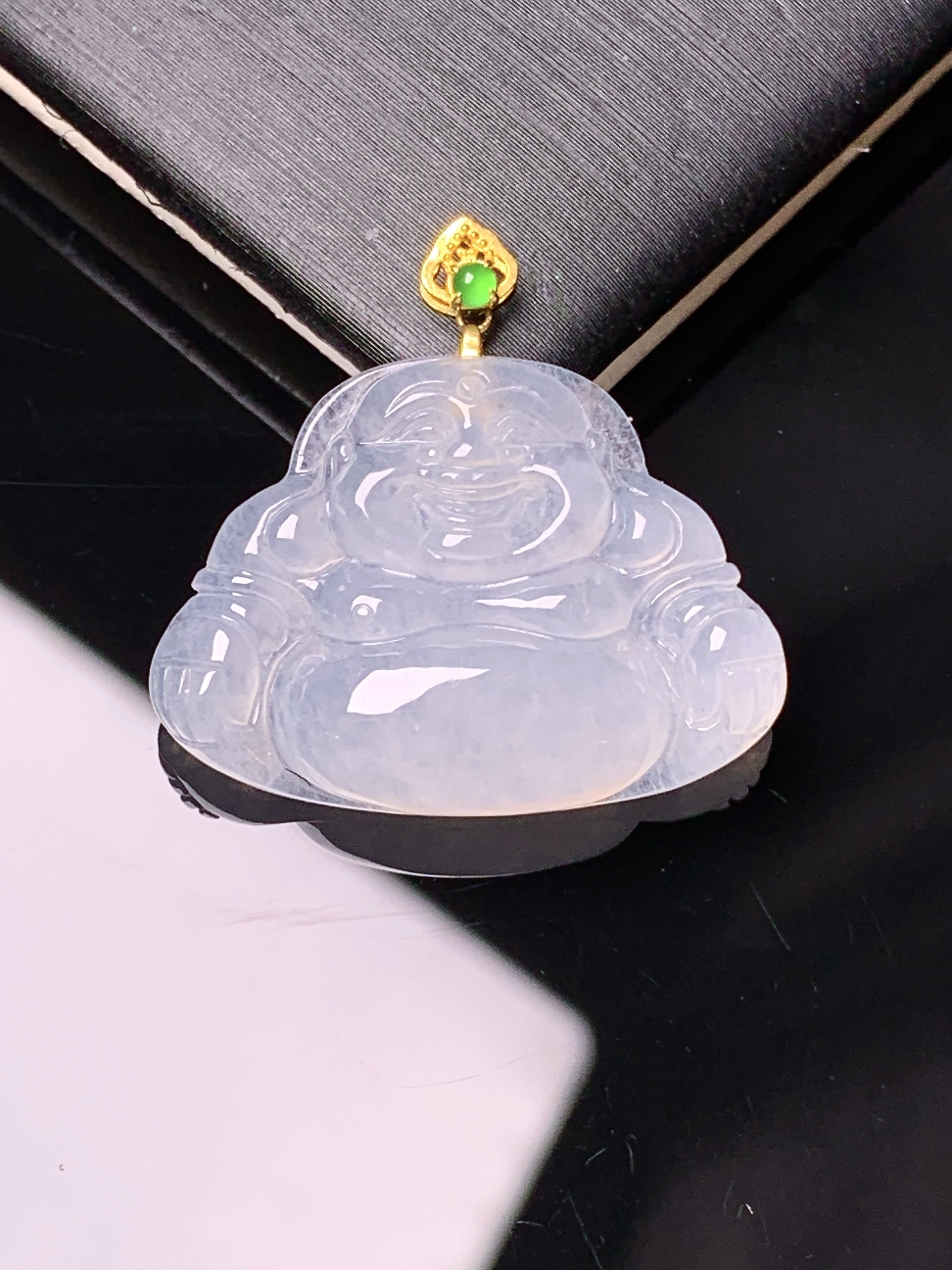 18k金镶嵌冰种佛公吊坠 玉质细腻 色泽艳丽清新 水润亮眼 整体尺寸23.3*24.8*5.5c1