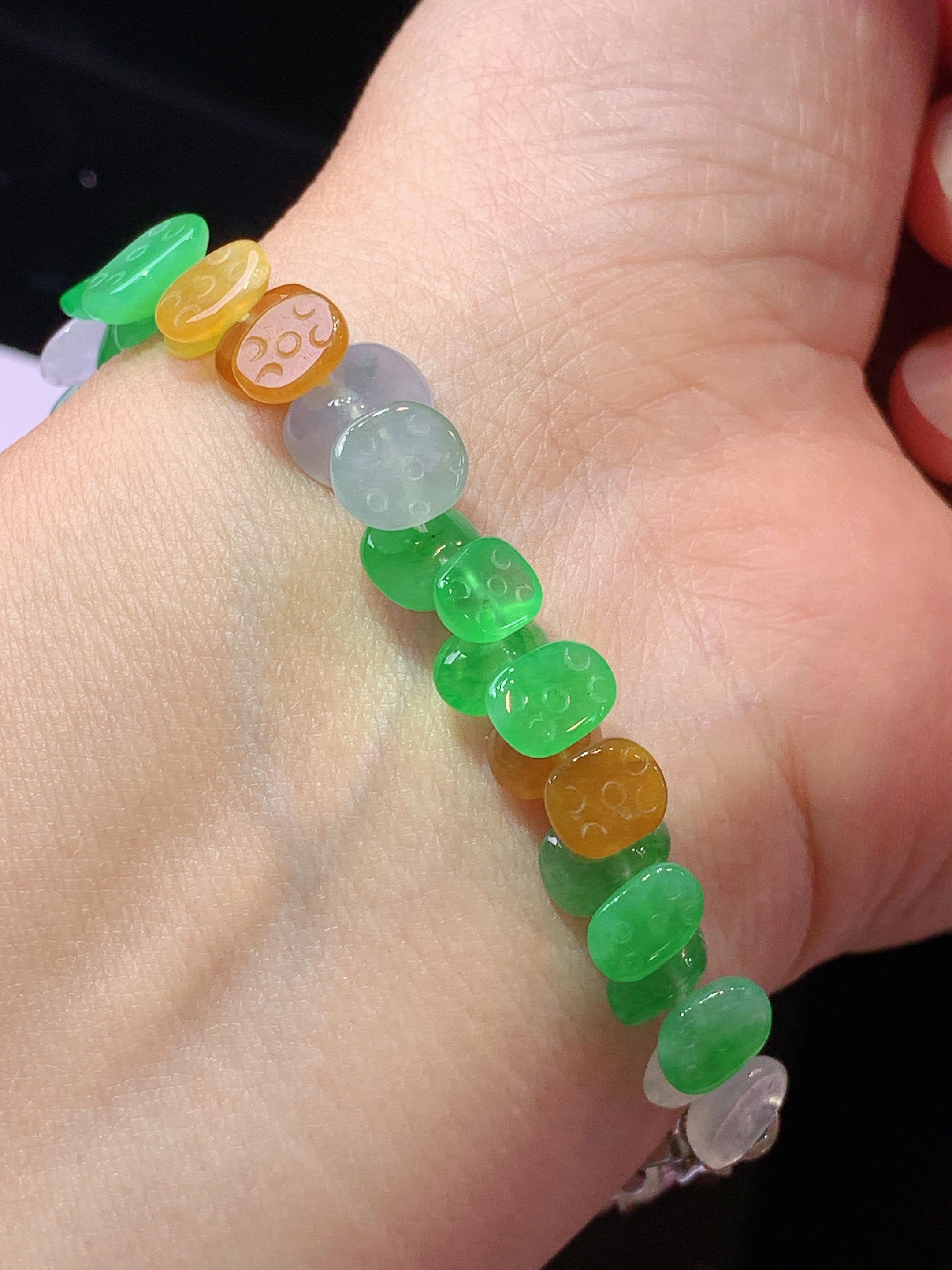 多彩莲蓬手链 玉质细腻 色泽艳丽清新 水润亮眼 整体尺寸8.6*6.5*3w1