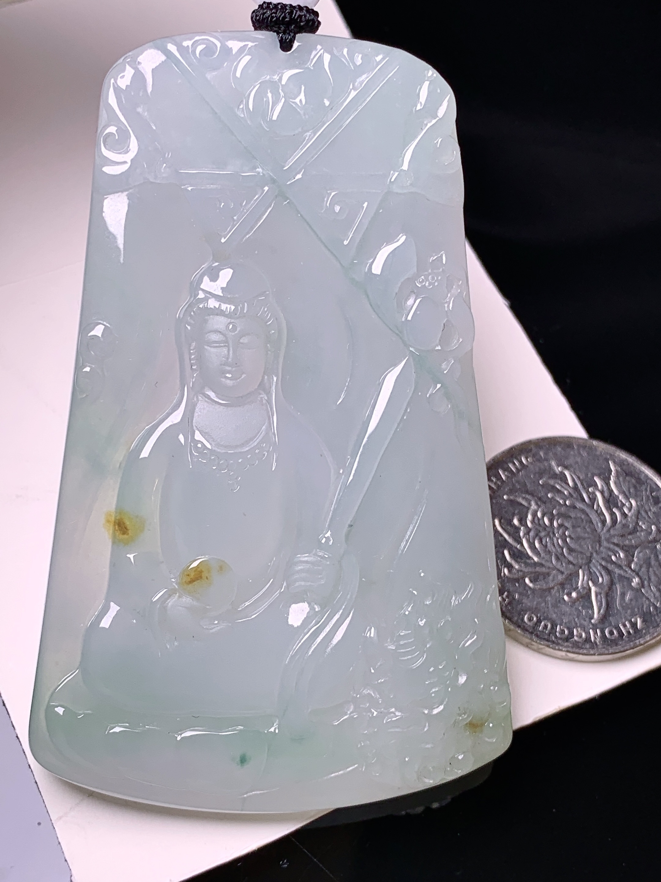 冰种观音菩萨吊坠 玉质细腻 色泽艳丽清新 水润亮眼 整体尺寸71.6*44.8*5.5L1