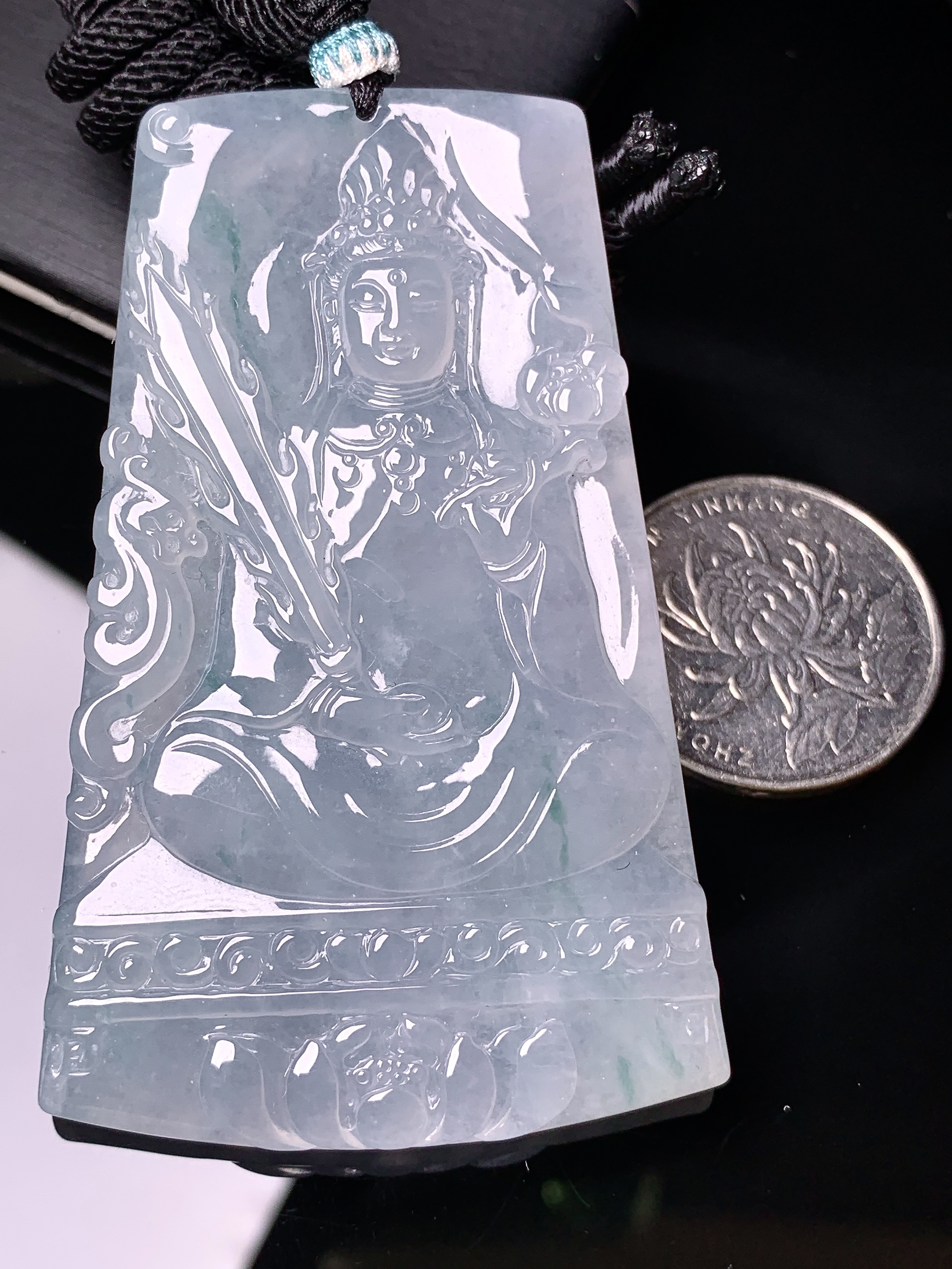 冰种观音菩萨吊坠 玉质细腻 色泽艳丽清新 水润亮眼 整体尺寸67*41.5*5.8a5