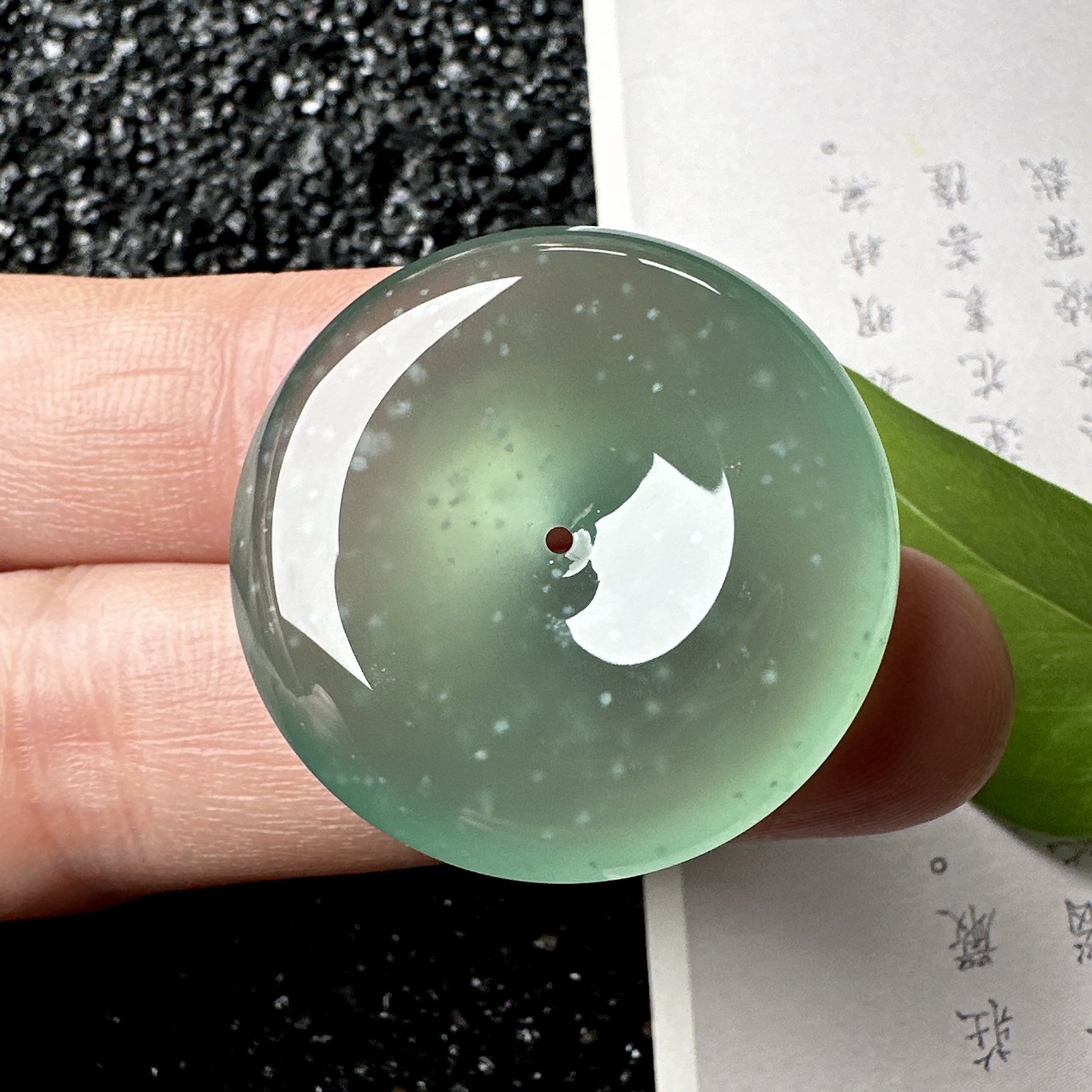 【冰种晴绿平安扣】飘雪花棉，质地细腻，品质很好，冰感十足，胶感明显，收藏品质