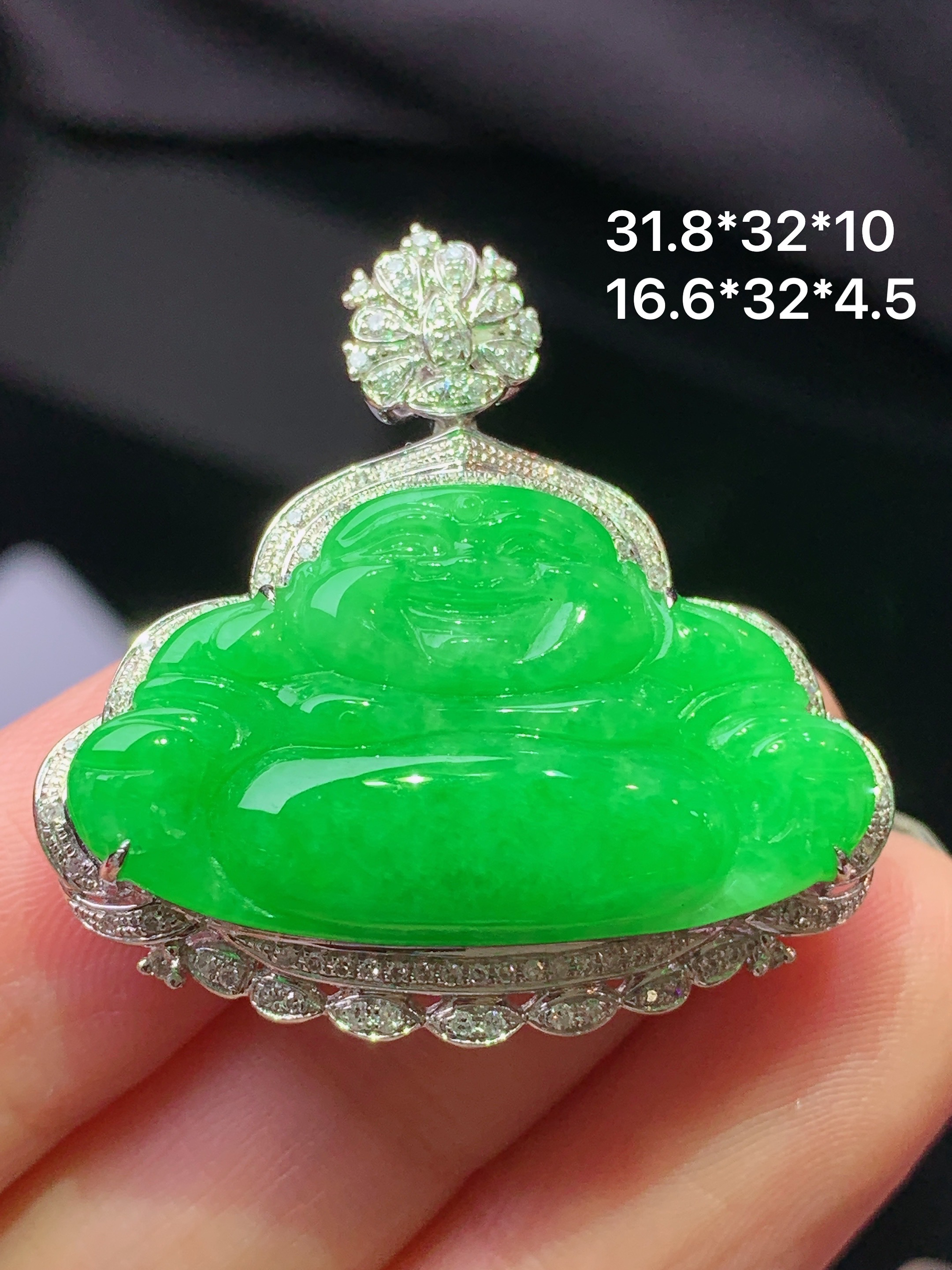 18k金钻镶嵌翠绿佛公吊坠 玉质细腻 色泽艳丽清新 水润亮眼 整体尺寸31.8*32*10m2
