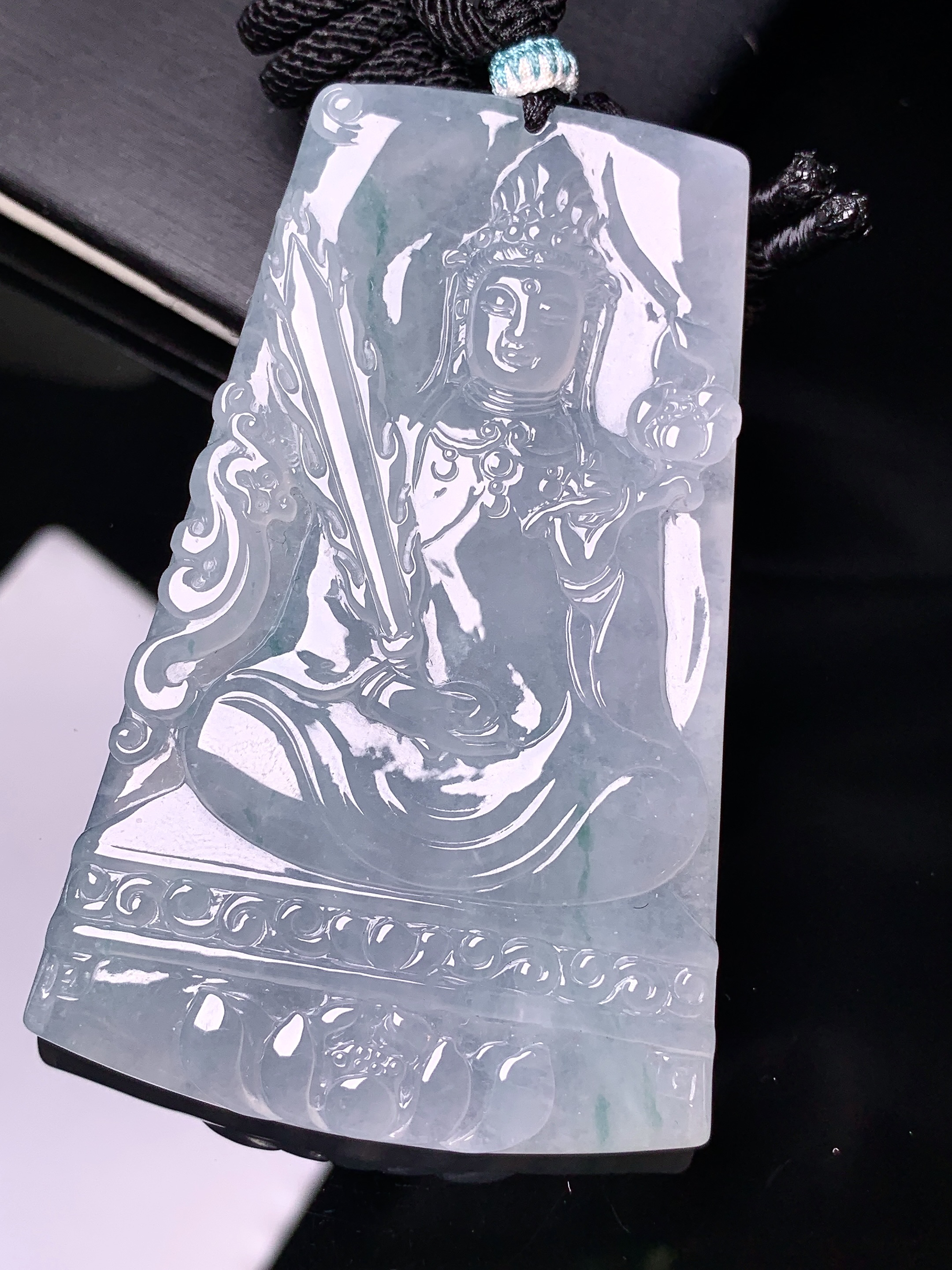 冰种观音菩萨吊坠 玉质细腻 色泽艳丽清新 水润亮眼 整体尺寸67*41.5*5.8a5