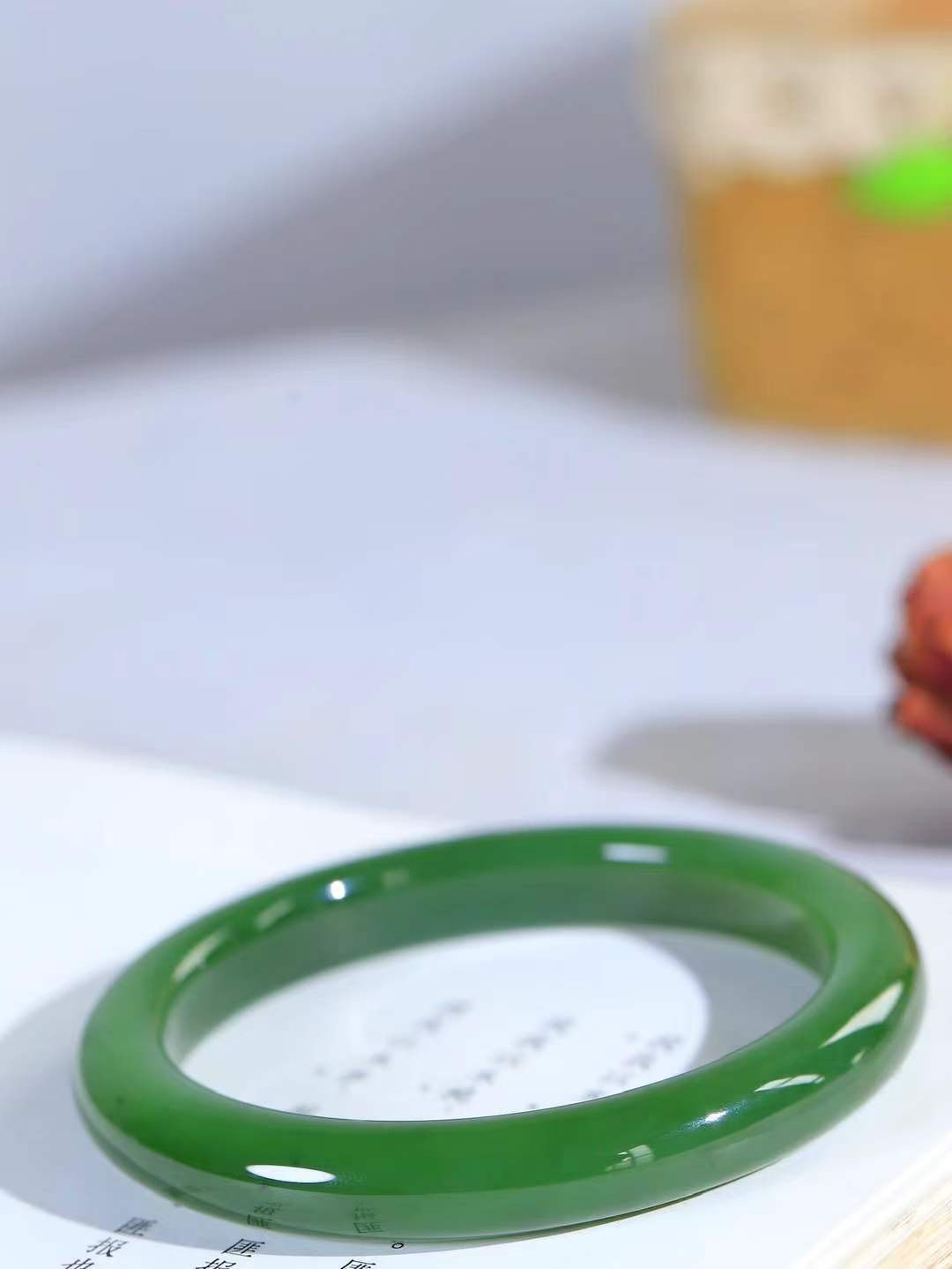 【温润如心.镯】

精品和田玉碧玉手镯，精选上等碧玉料，色泽清透，质地细腻。佩戴它，感受千年玉文化