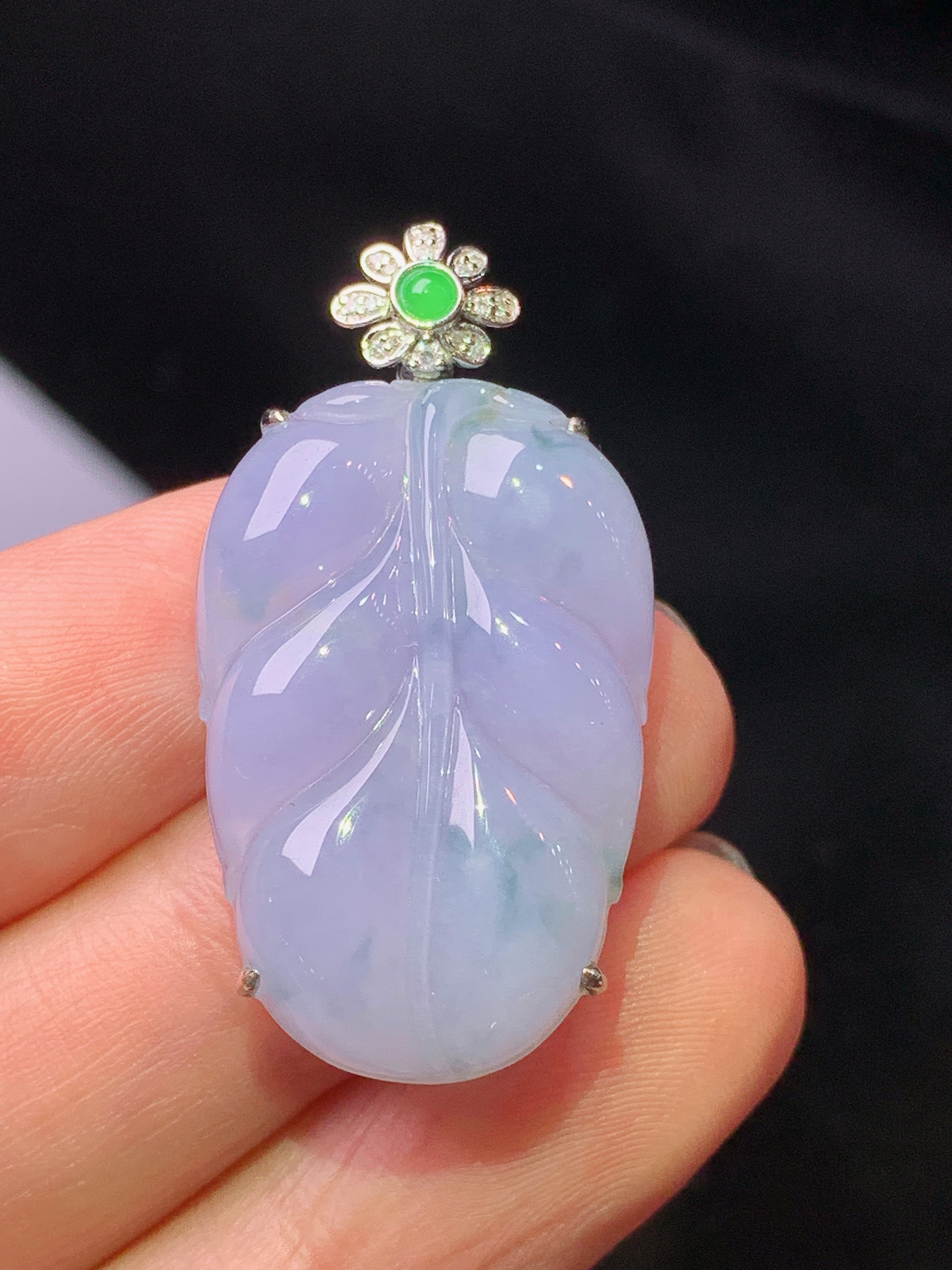 18k金钻镶嵌淡紫罗兰飘绿树叶吊坠 玉质细腻 色泽艳丽清新 水润亮眼 整体尺寸34.8*18.5*6.5b1