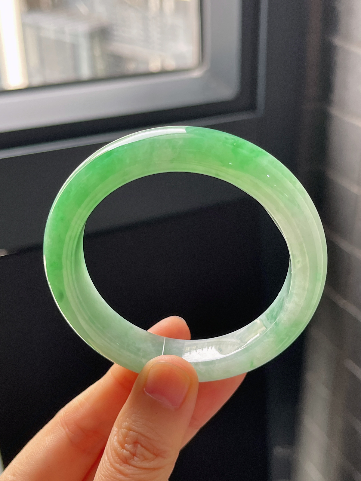 正圈51.7圈口，翡翠冰糯种飘绿手镯