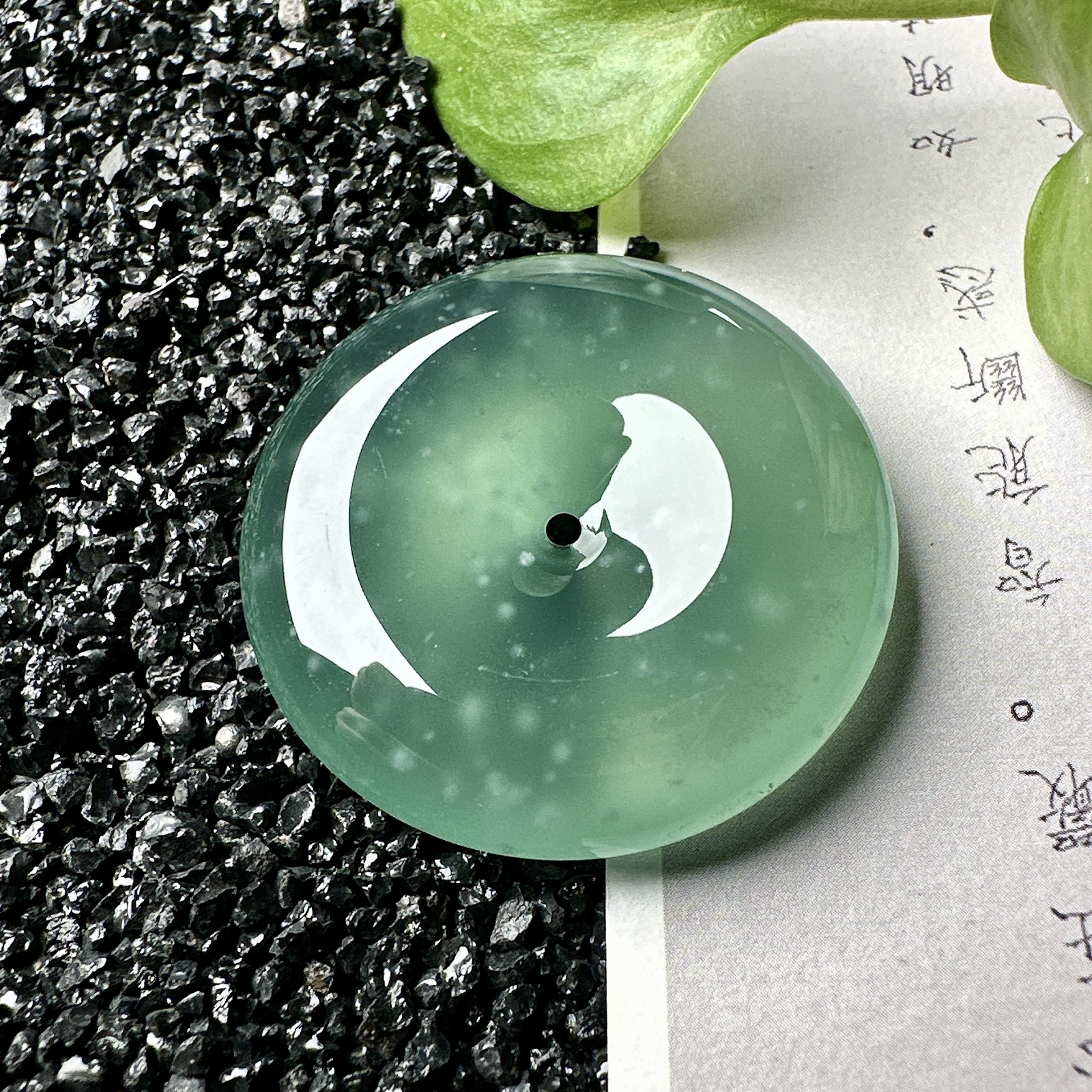 【冰种晴绿平安扣】飘雪花棉，质地细腻，品质很好，冰感十足，胶感明显，收藏品质。