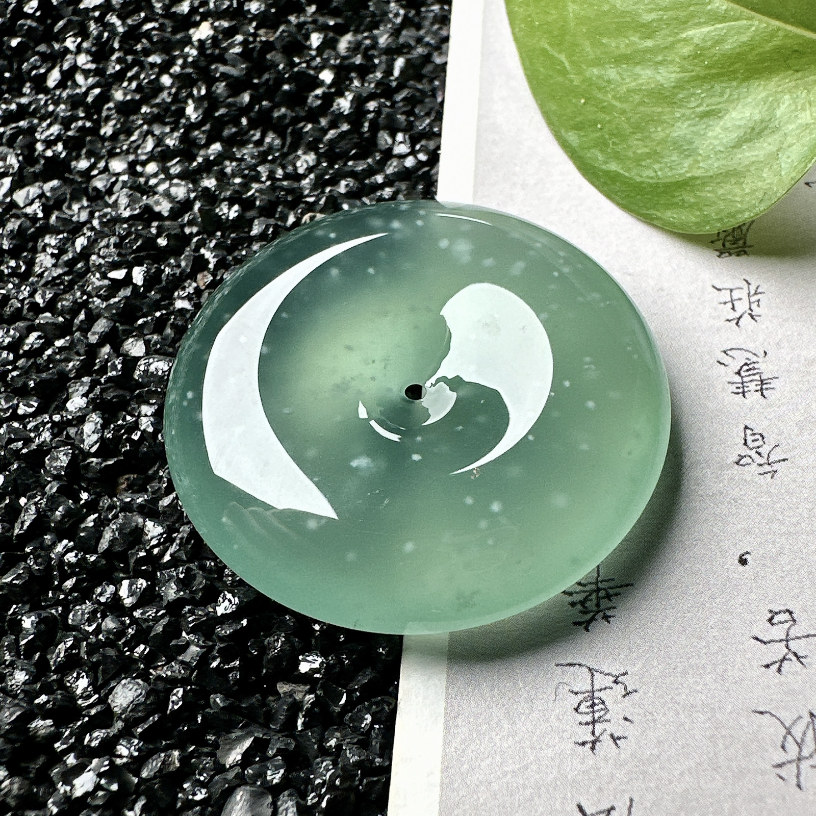 【冰种晴绿平安扣】飘雪花棉，质地细腻，品质很好，冰感十足，胶感明显，收藏品质