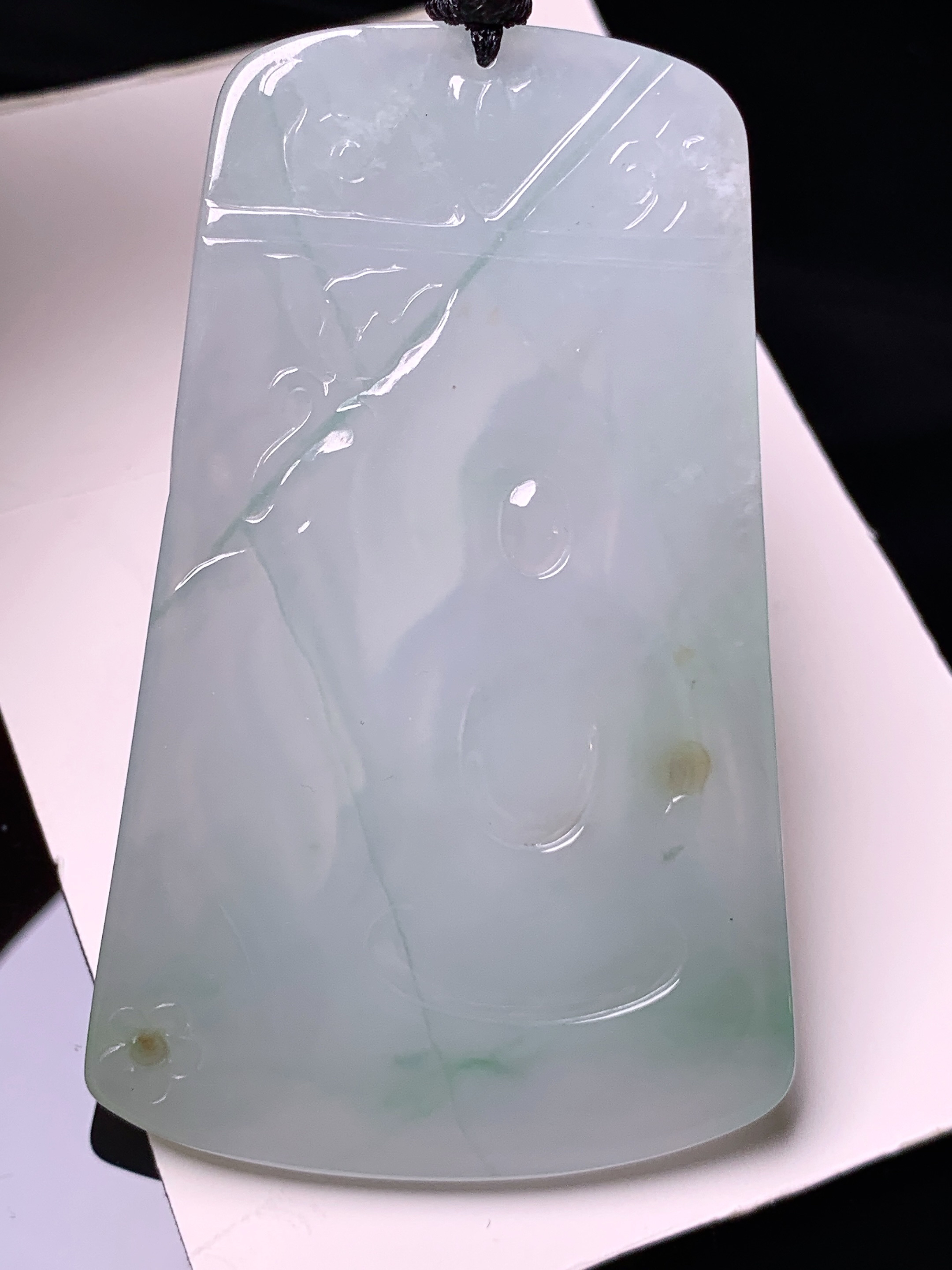 冰种观音菩萨吊坠 玉质细腻 色泽艳丽清新 水润亮眼 整体尺寸71.6*44.8*5.5L1