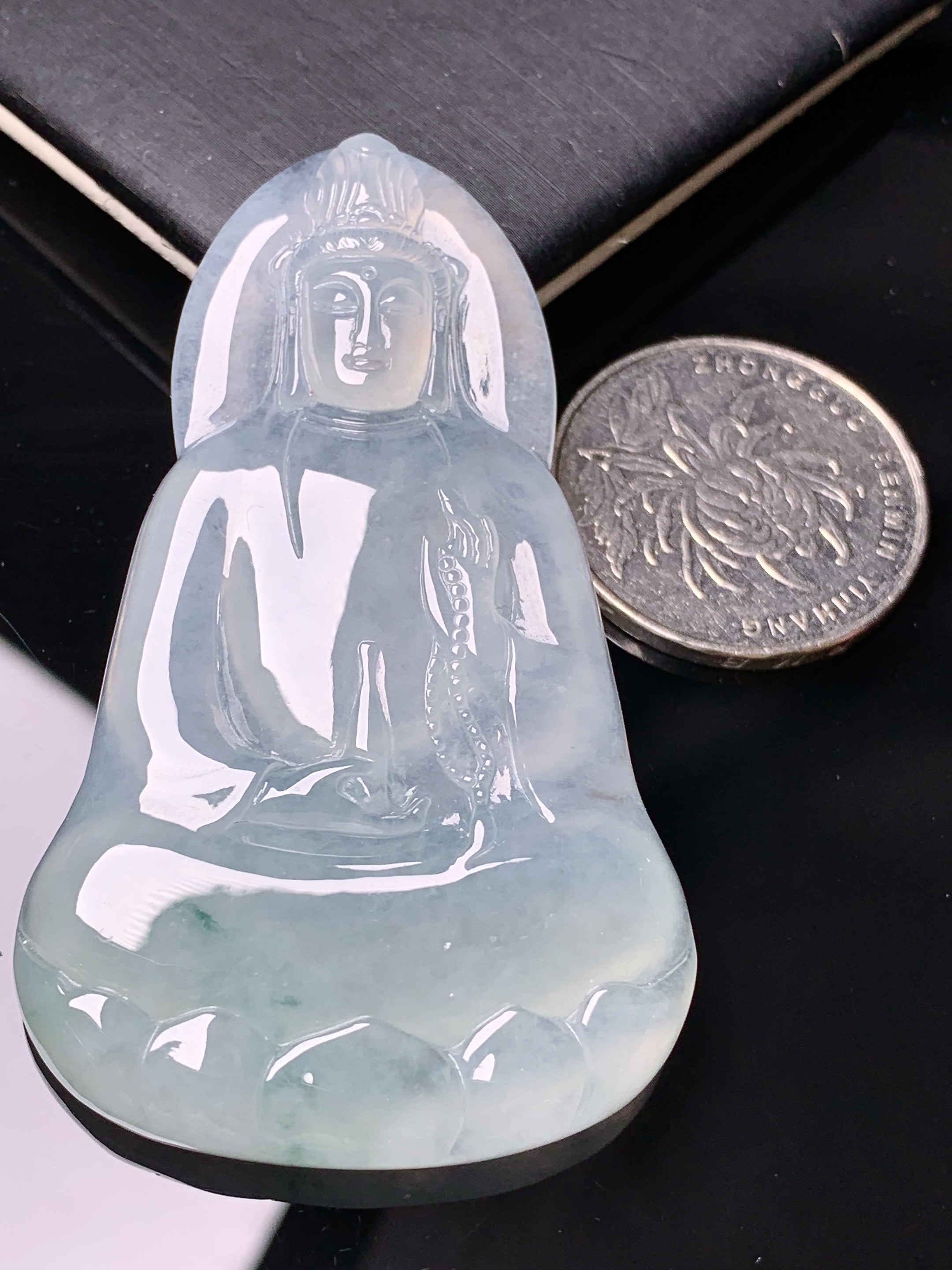 冰种观音菩萨吊坠 玉质细腻 色泽艳丽清新 水润亮眼 整体尺寸62*37.3*6.2a2