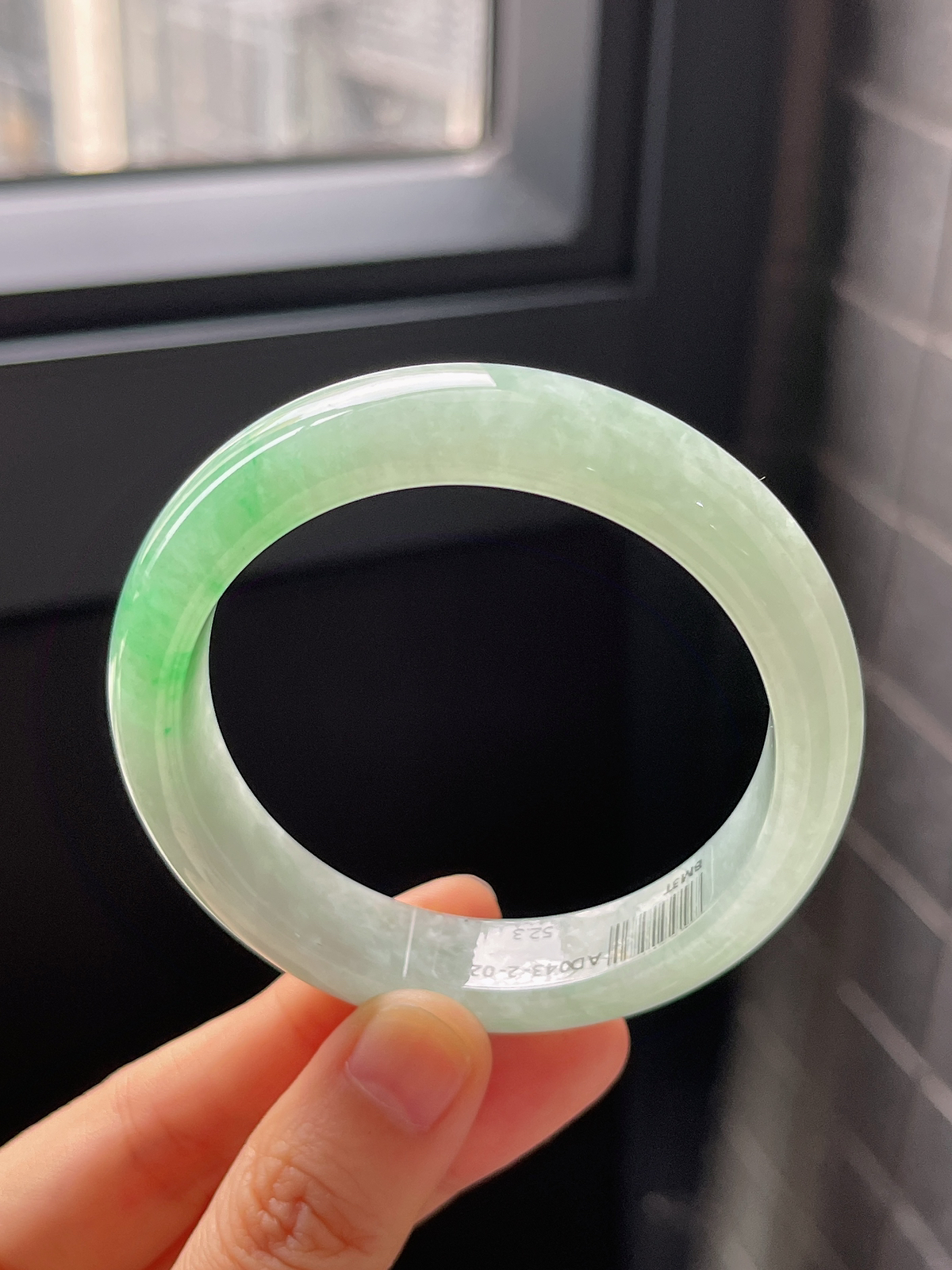 正圈52.3圈口，翡翠糯化种飘绿手镯