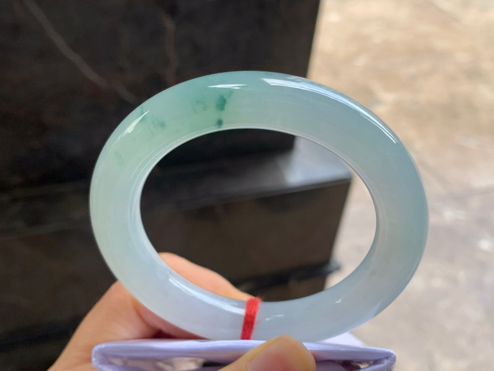 56-11.5

飘花圆条手镯^_^玉质温润