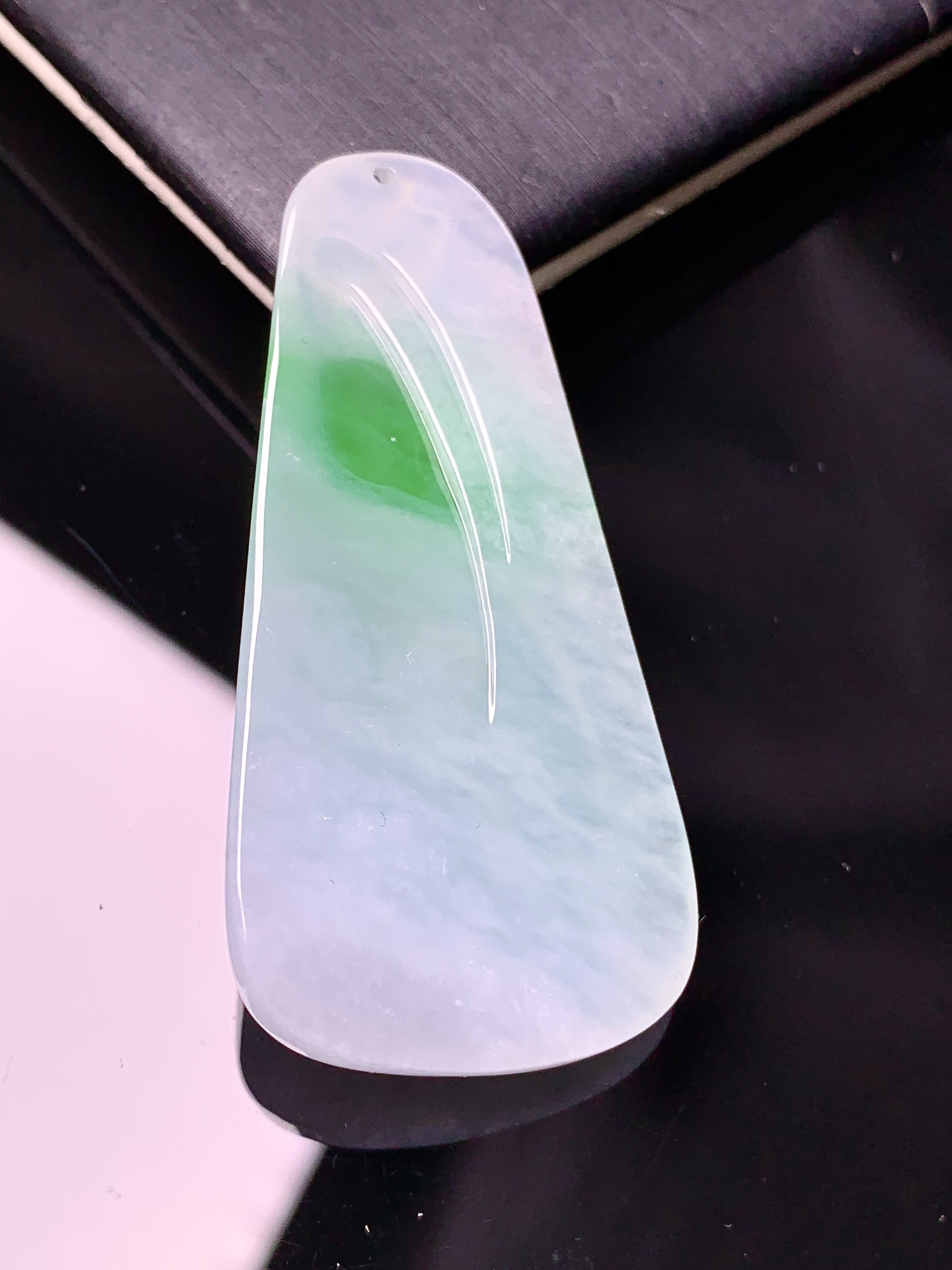 18k金钻镶嵌飘绿宝宝佛公吊坠 玉质细腻 色泽艳丽清新 水润亮眼 整体尺寸49.2*24.2*8.5w1