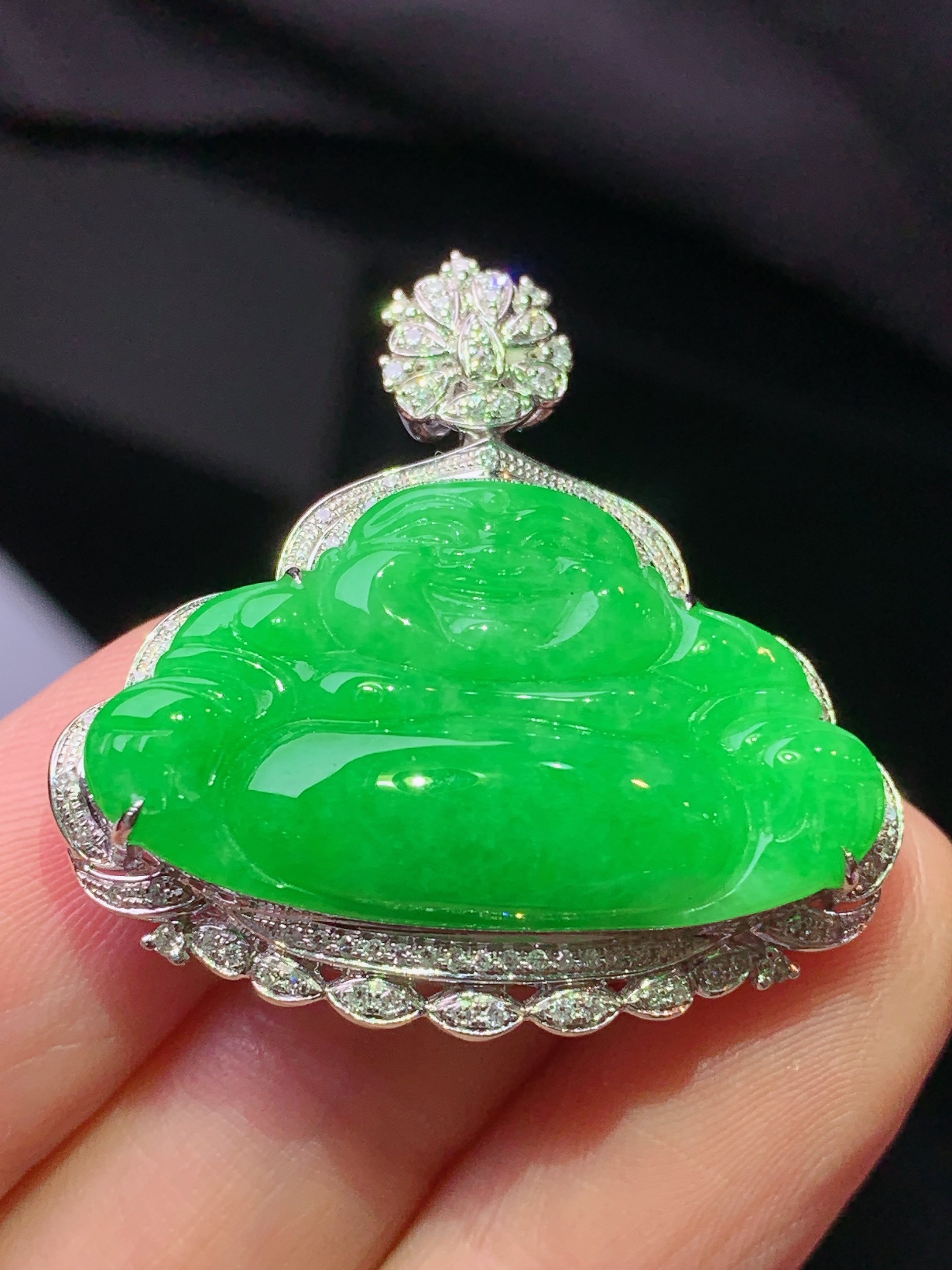 18k金钻镶嵌翠绿佛公吊坠 玉质细腻 色泽艳丽清新 水润亮眼 整体尺寸31.8*32*10m2